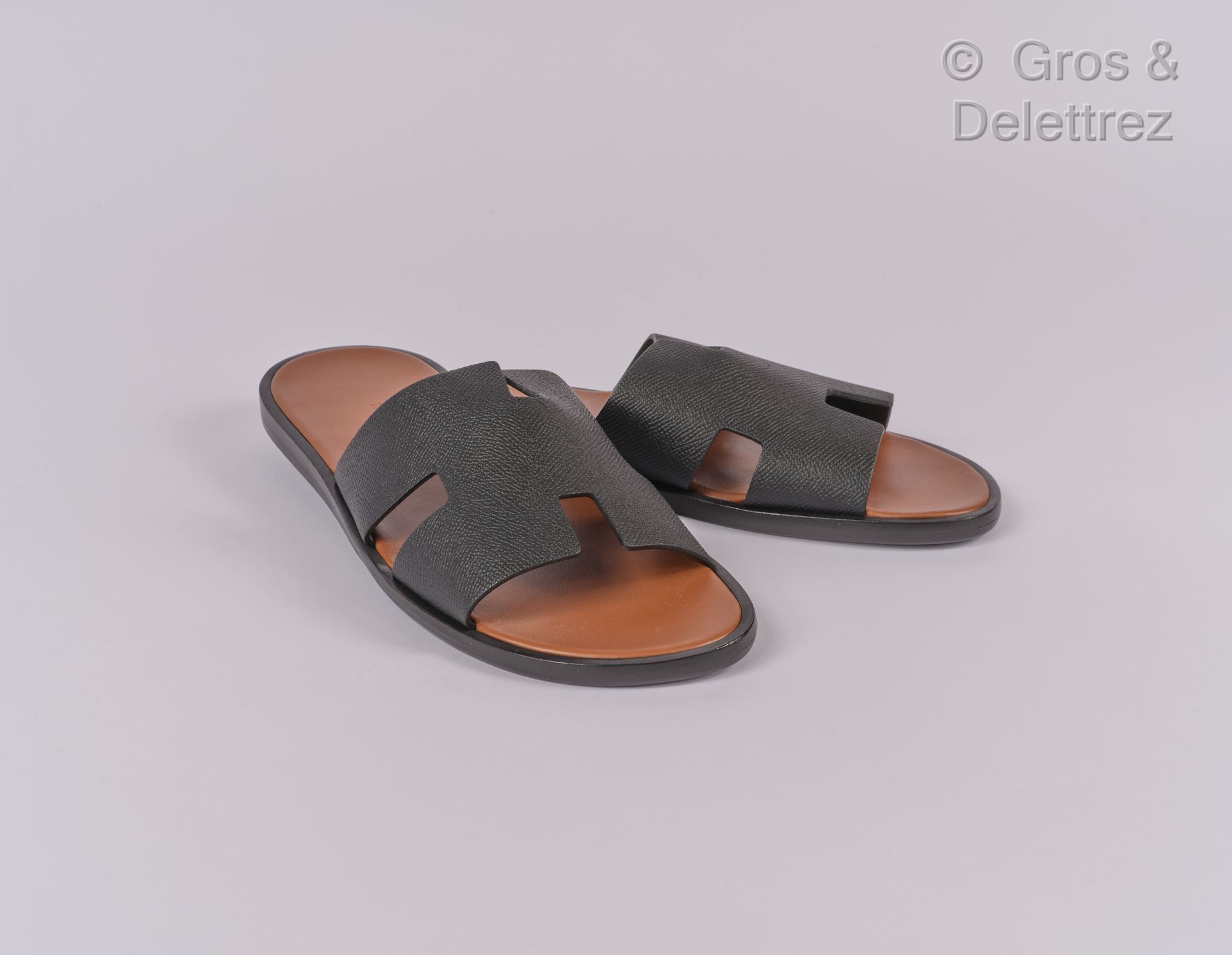 HERMES Paris made in Italy Pair of "Izmir" sandals in black Epsom calf and hazel&hellip;