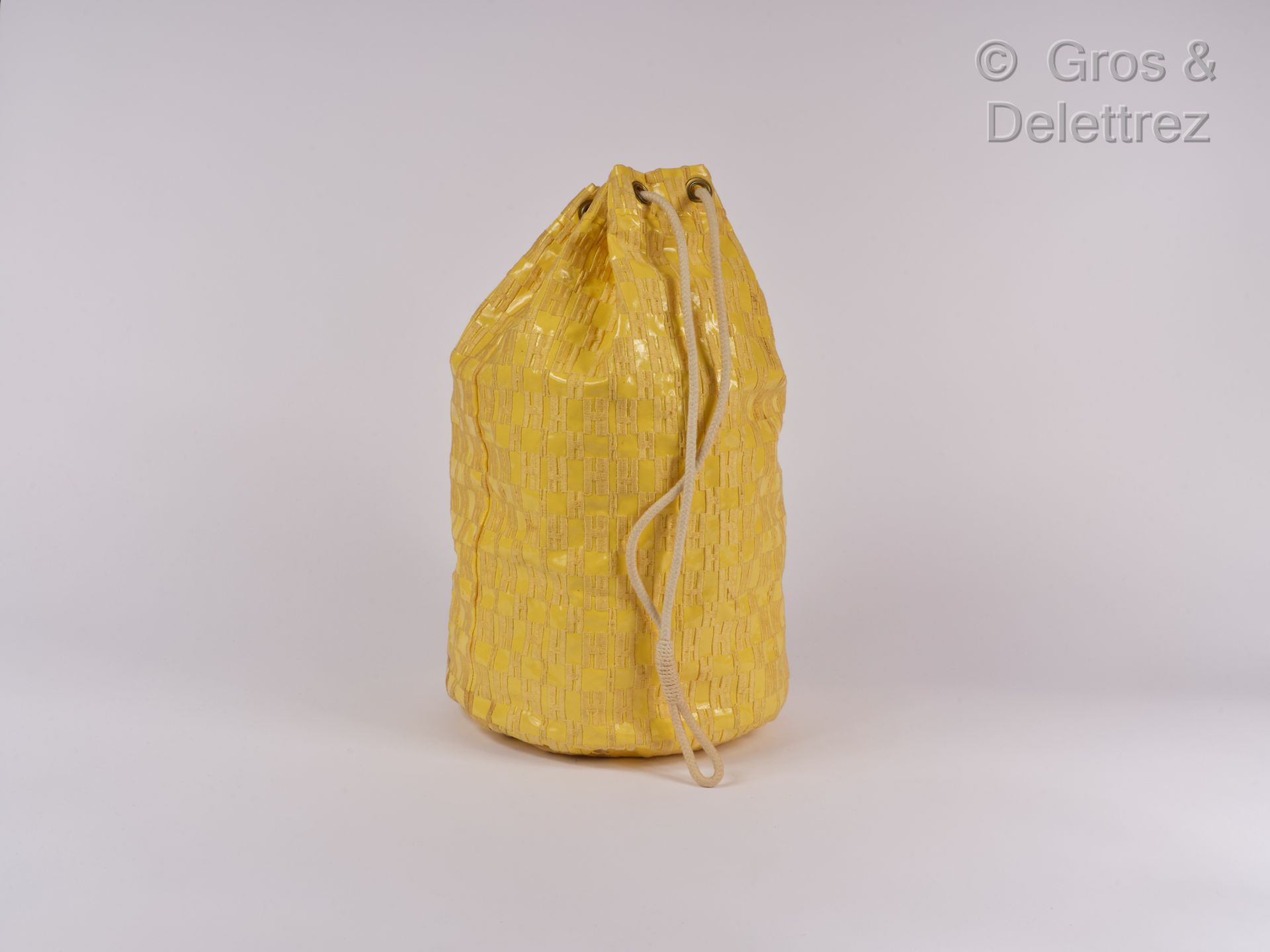 HERMÈS Paris made in France 26厘米的 "Marin "黄色H型编织袋，用滑动链接封口（磨损，痕迹）。