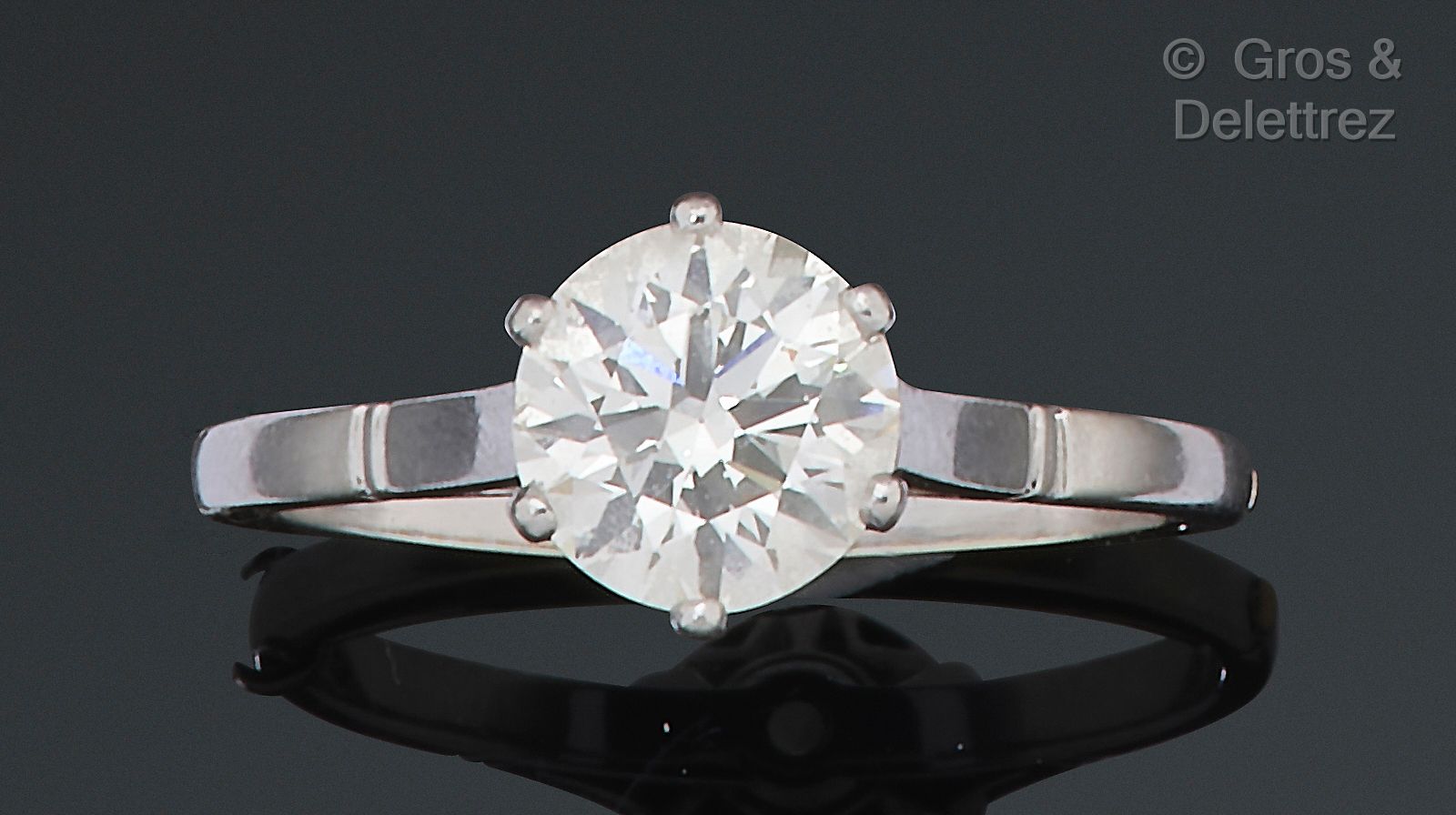 Null 
白金和铂金 "Solitaire "戒指，镶有一颗明亮式切割钻石。手指大小：59。毛重：4.2克。

钻石重量：1.95克拉。

颜色：J.

清晰&hellip;