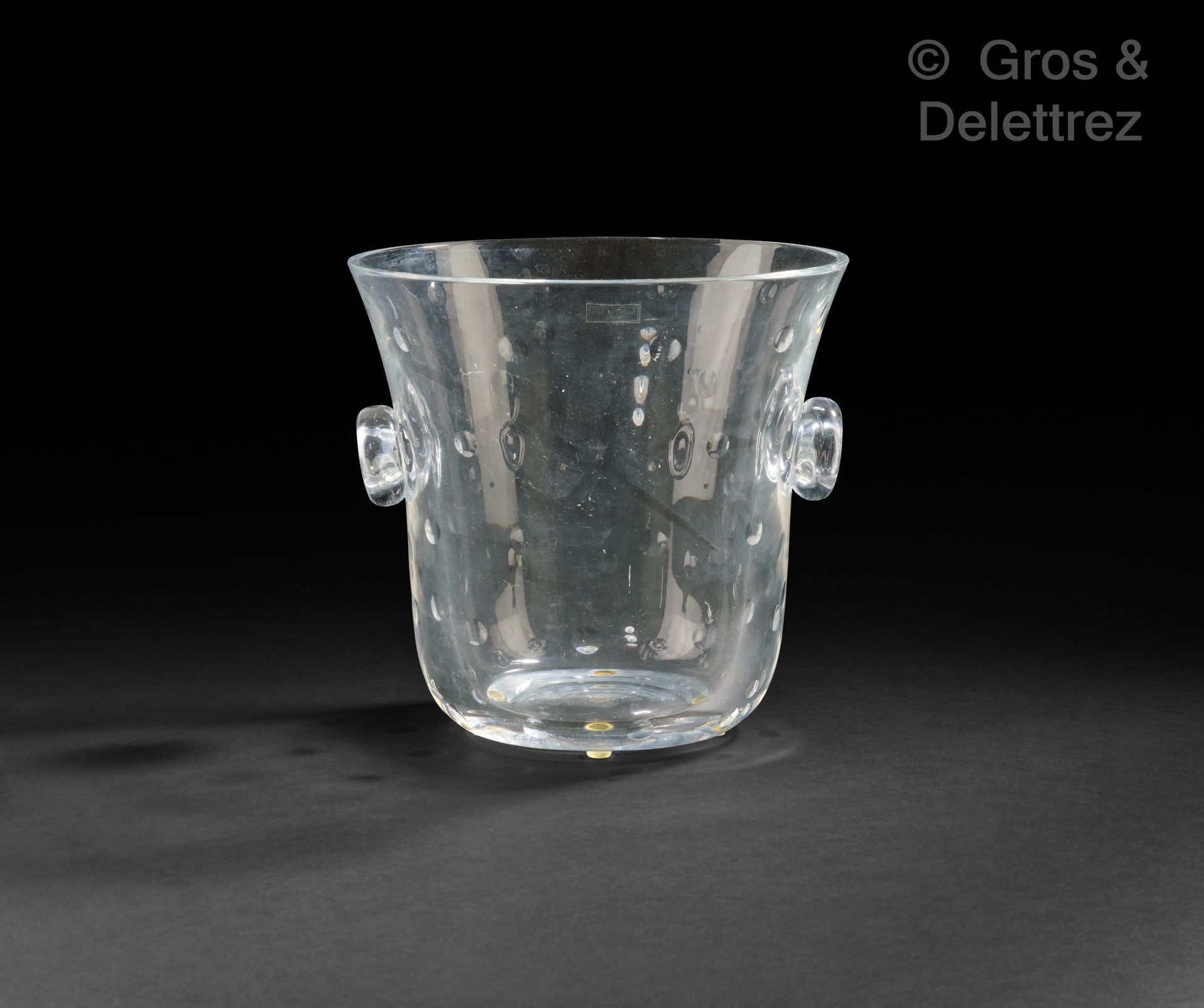 Null 圣卢斯

水晶瓶桶，有豌豆的切割装饰，泡沫模型。背面有印章。

高度：21.5厘米 直径：22厘米