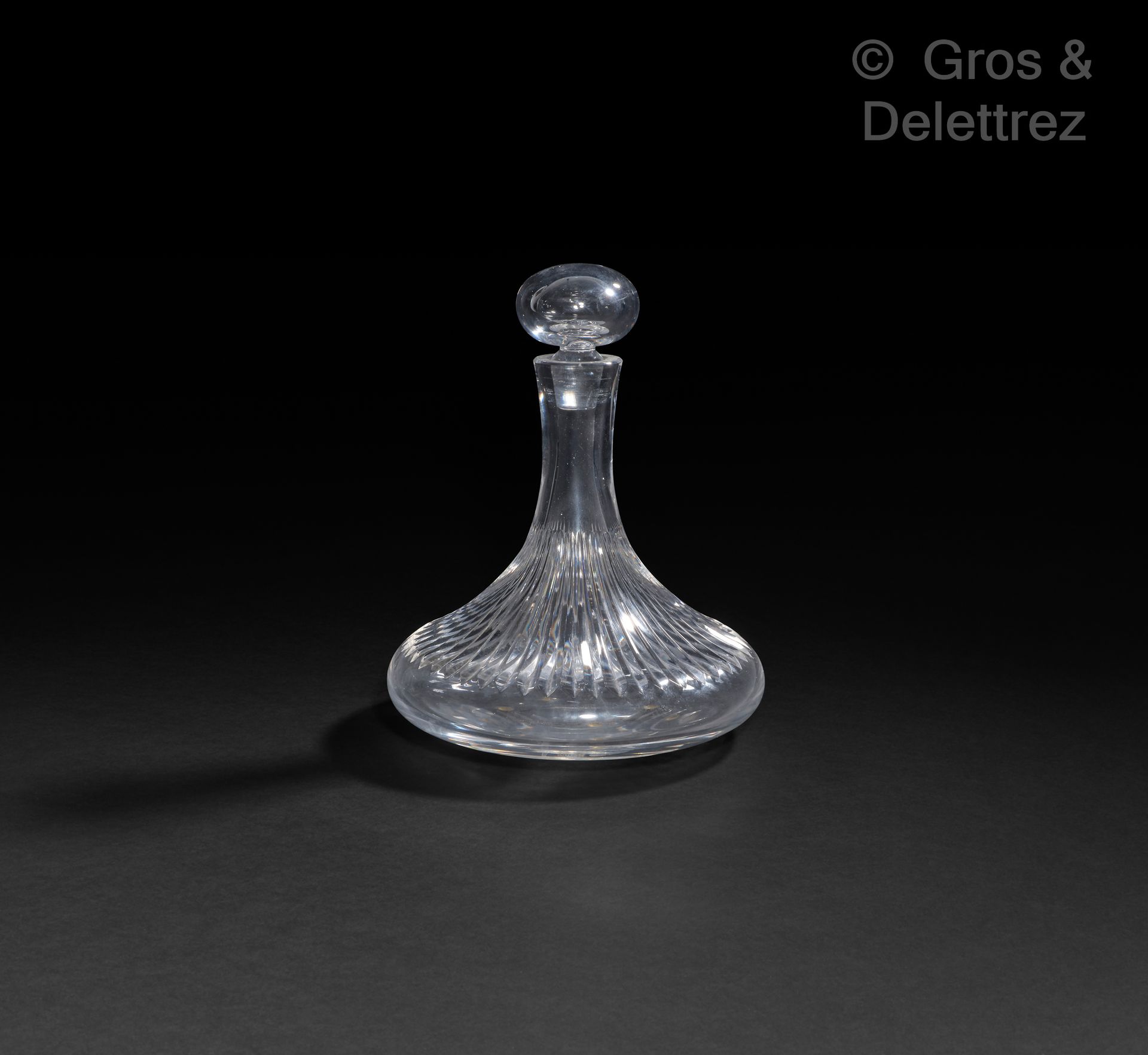 Null SAINT LOUIS

Decanter out of cut crystal and its stopper. Stamp under the b&hellip;