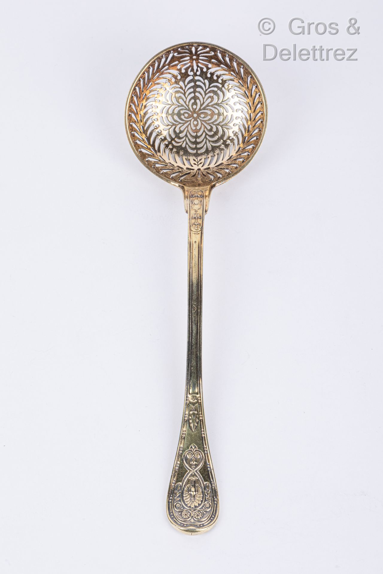Null 带有丰富孔雀装饰的镀金糖匙

巴黎，1809-1819

重量：84克