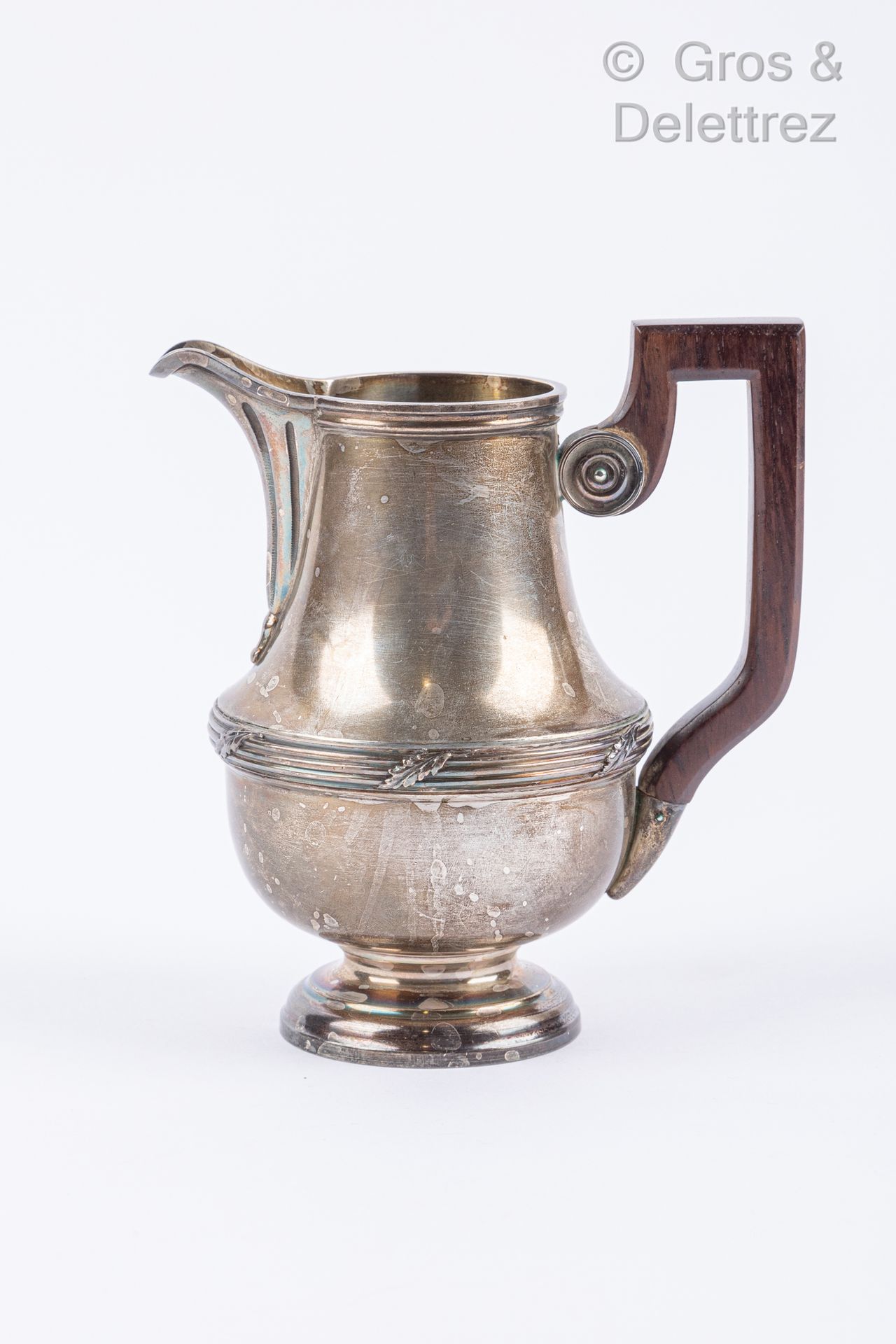 Null Silver milk pot on pedestal with decoration of filets enrubannés, the handl&hellip;