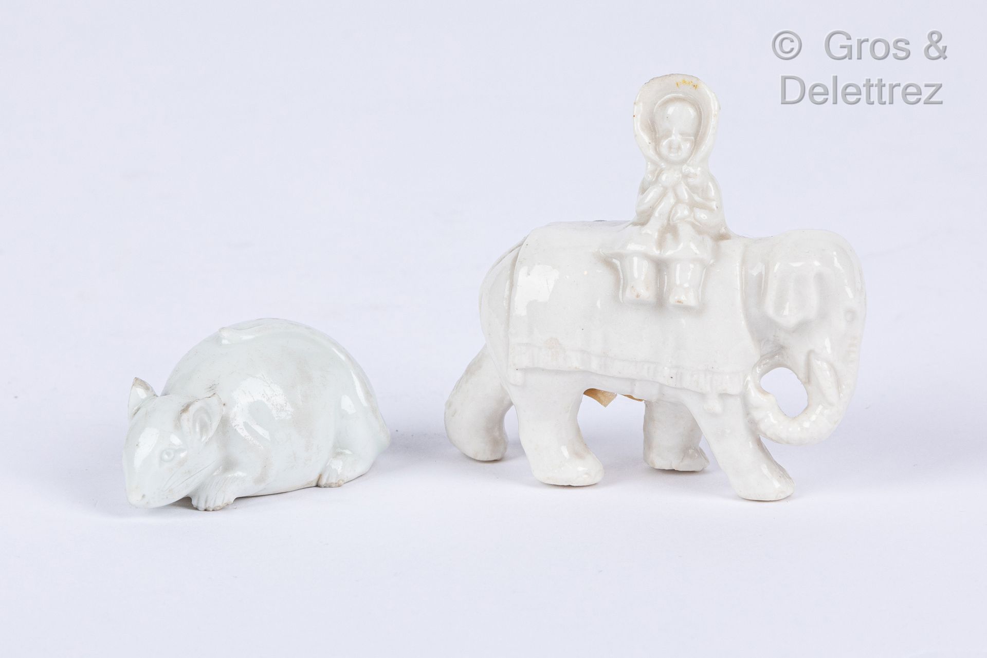 Null Lot composé d'une souris et d'une fillette sur un éléphant en porcelaine bl&hellip;