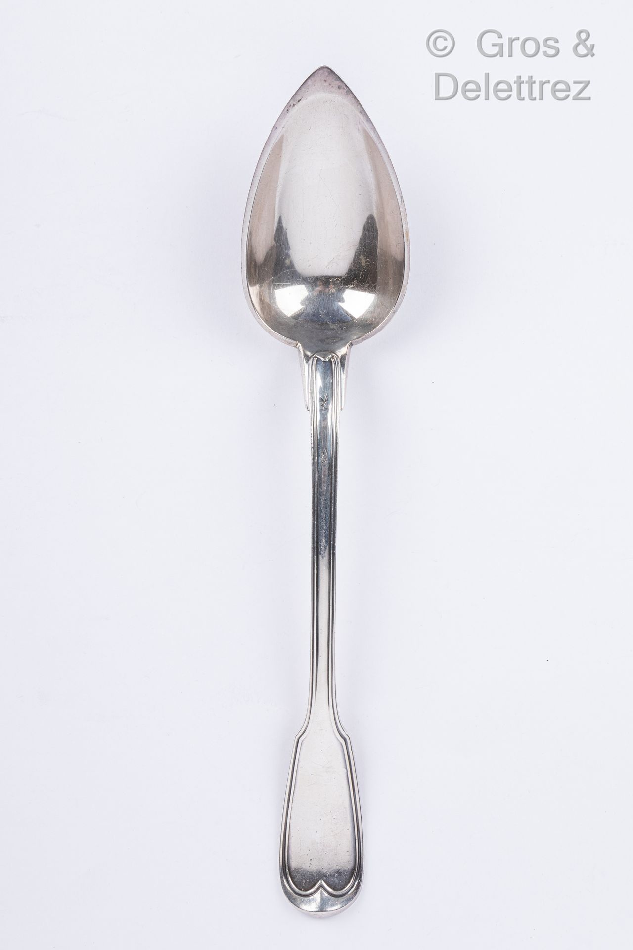 Null 银质炖汤匙，网纹

巴黎，1819-1838年

金匠：Théophile Désiré PINCHON，1835年注册。

重量：124克 长：28&hellip;