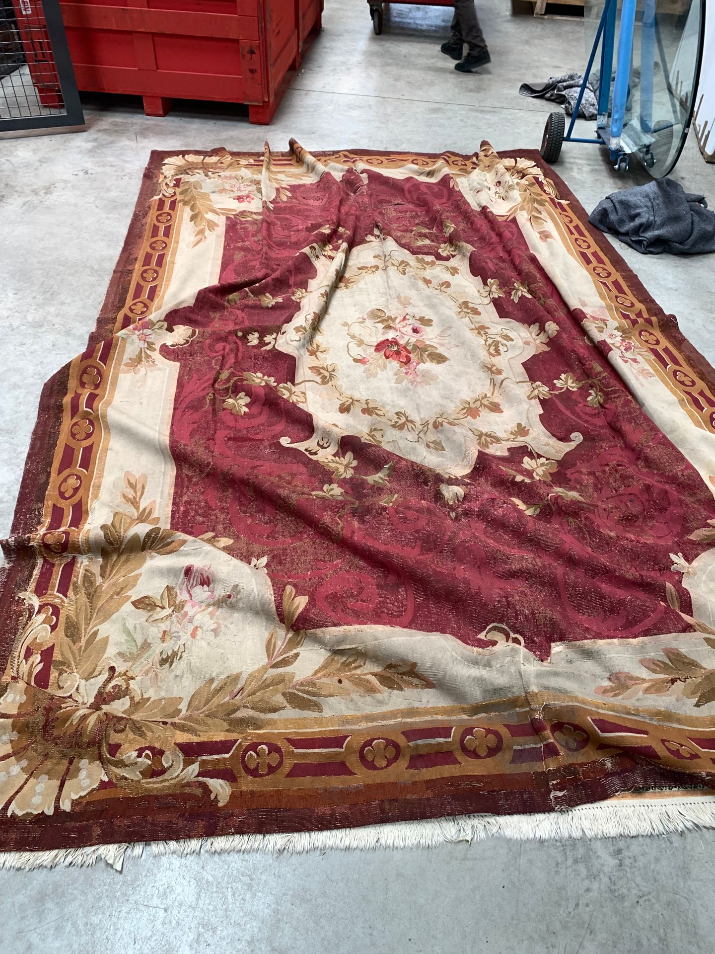 Null Short rug of aubusson on a brown background