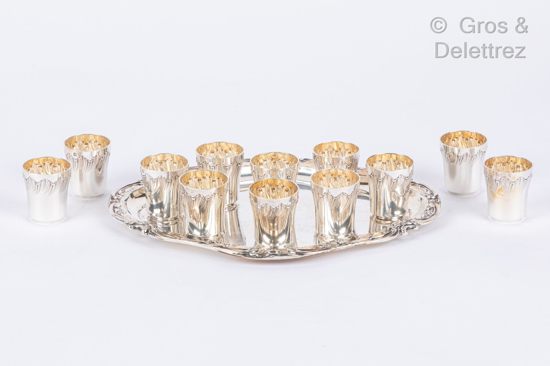 Null Twelve silver liqueur goblets with Rocaille decoration.

Minerva hallmark.
&hellip;
