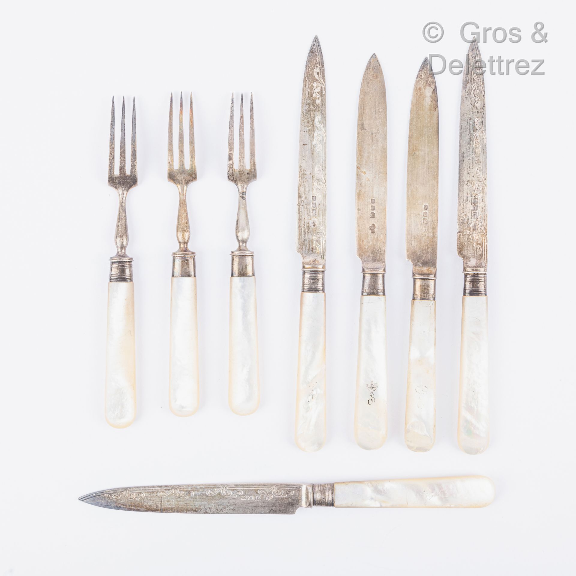 Null Lot including five fruit knives and three dessert forks, the handles in mot&hellip;