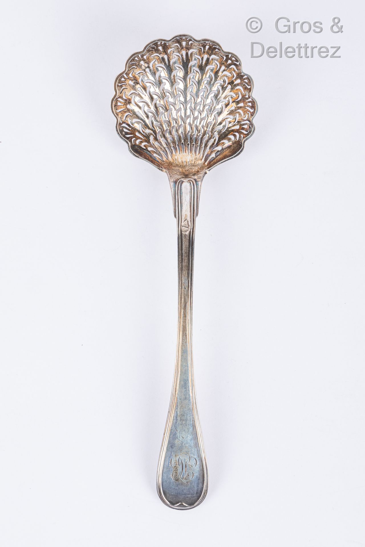 Null Zuckerlöffel aus Silber, birnenförmiges Modell mit Filets, beziffert.

Pari&hellip;