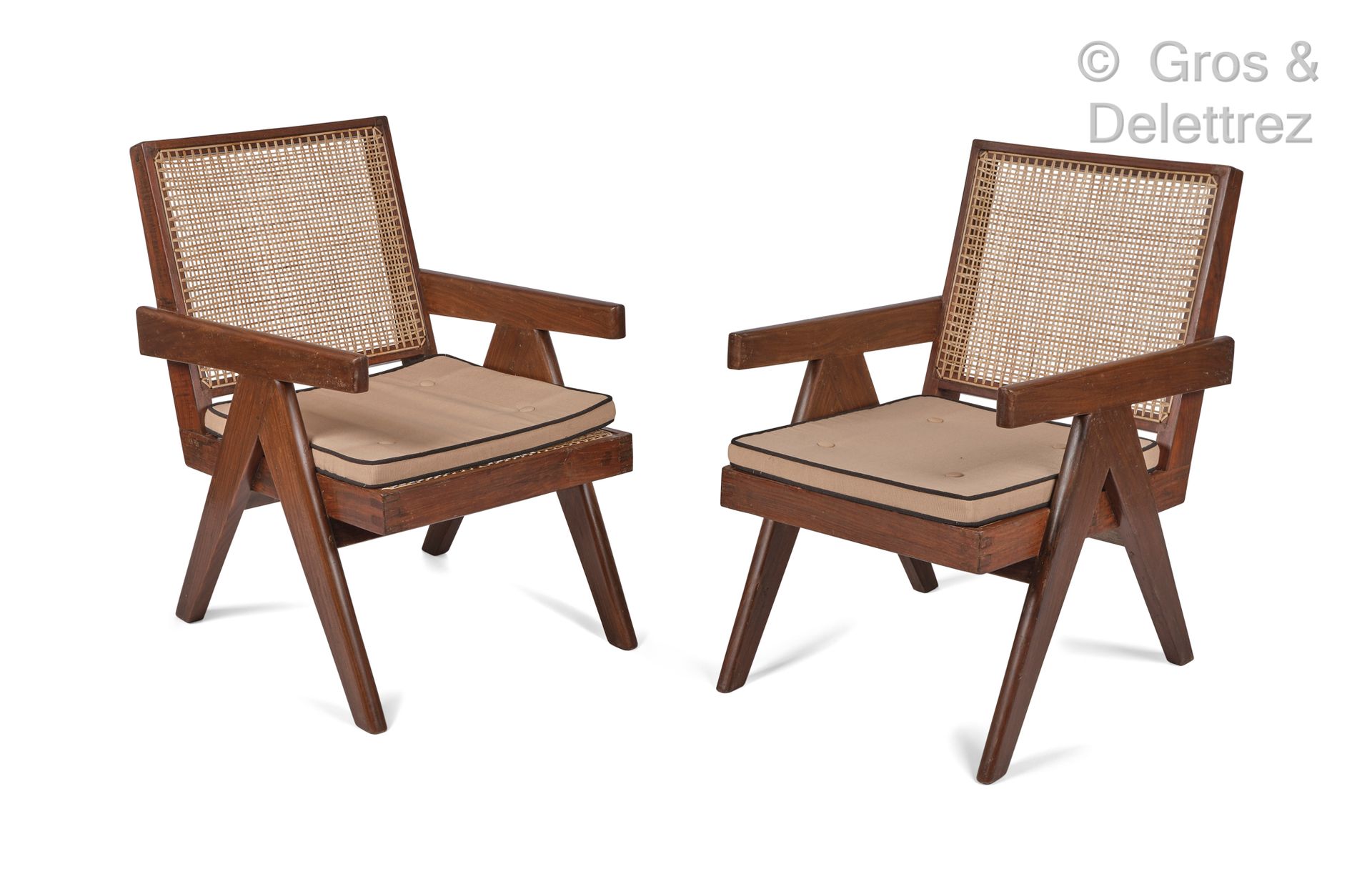 Pierre Jeanneret (1896-1967) Paire de fauteuils modèle « Easy armchair » en teck&hellip;