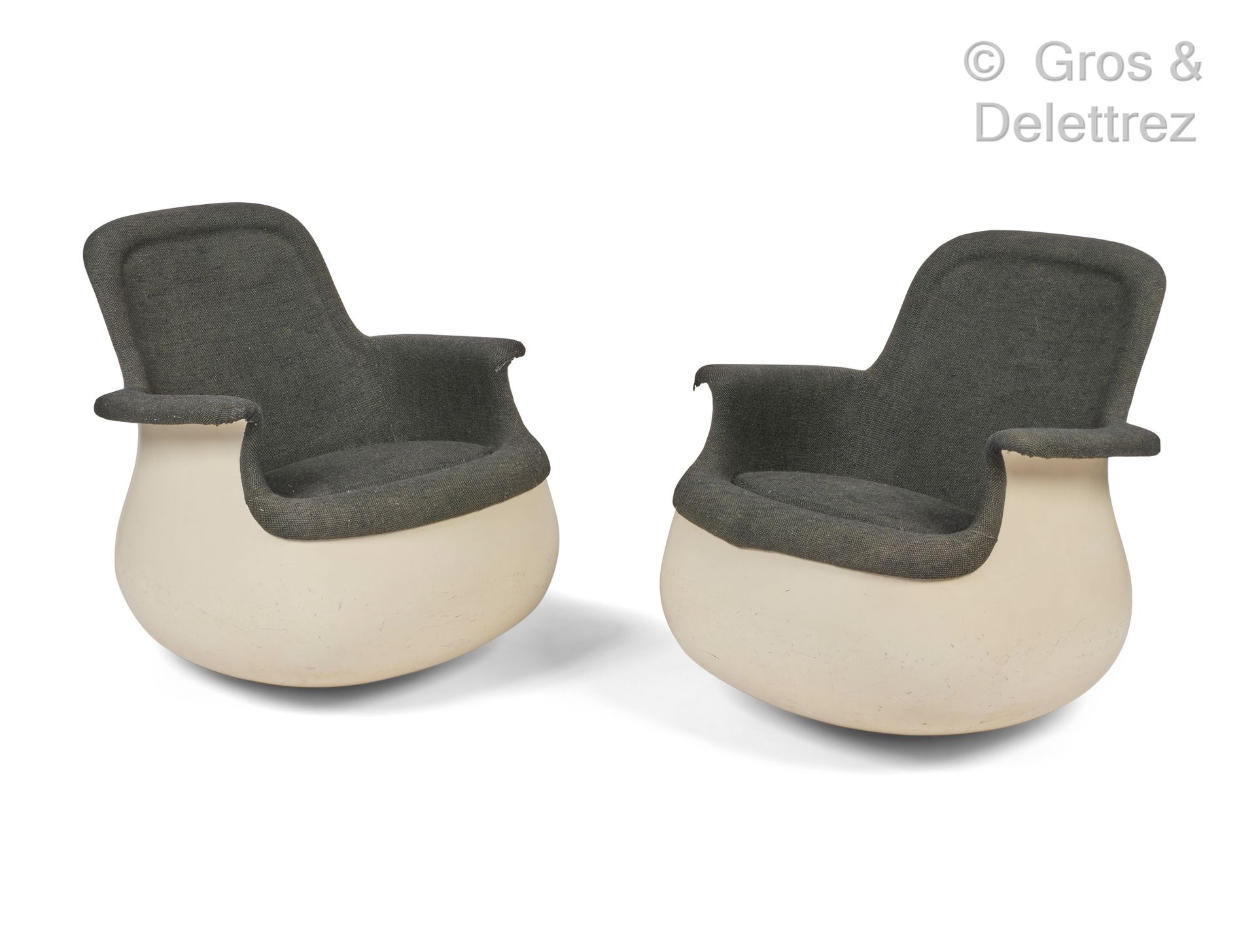Marc HELD (Né en 1932) Pair of armchairs model "Culbuto" in fiberglass and white&hellip;