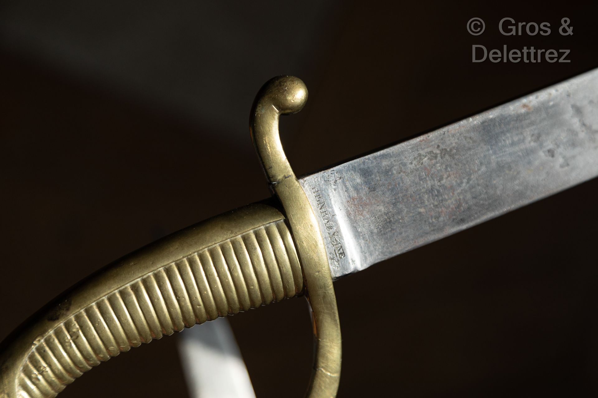 Null 两把剑组成一对，一把署名Henrax-Jne，另一把署名Eduard Sachs。黄铜防护罩。

大：71和73厘米