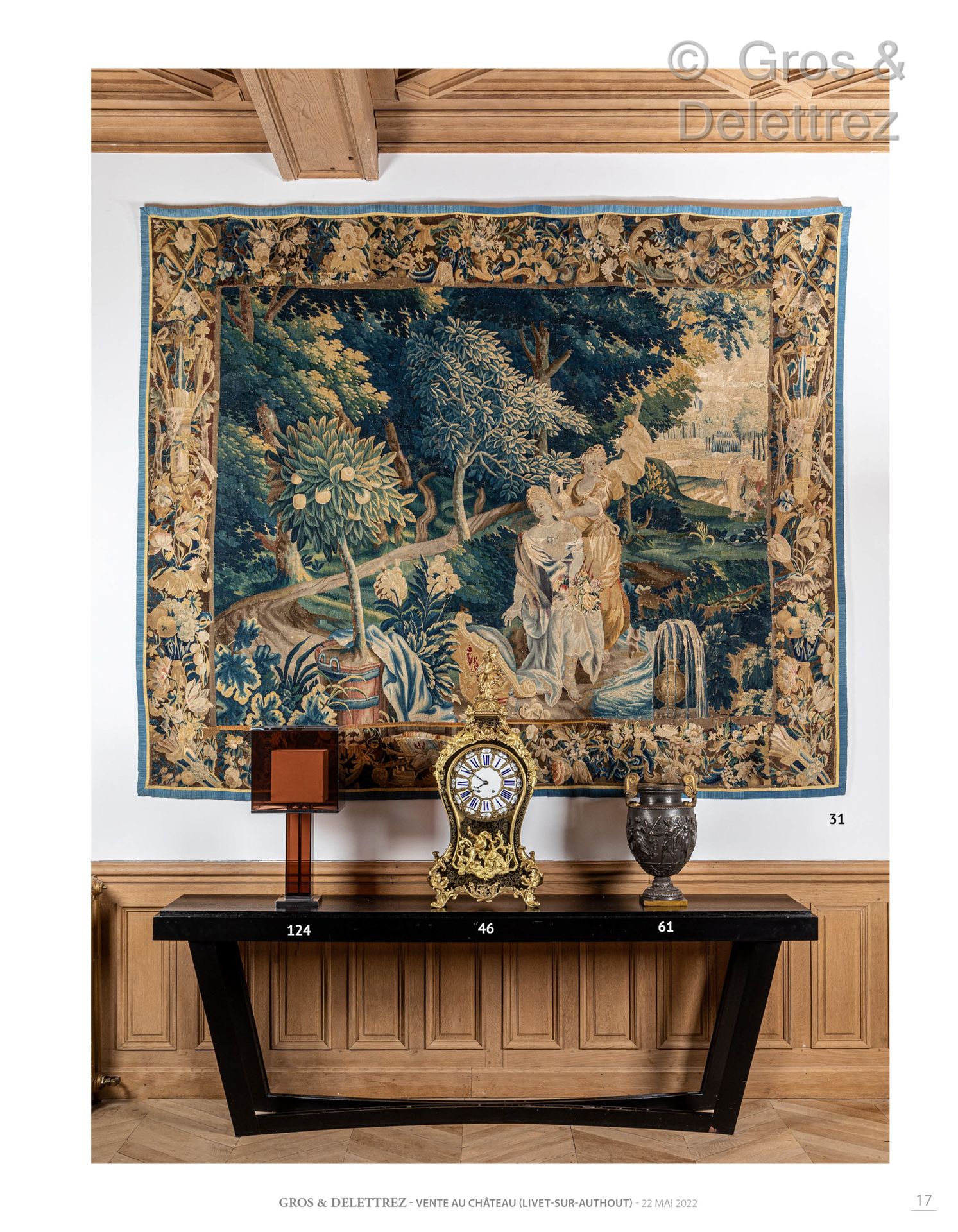 AUBUSSON 羊毛和丝绸挂毯，表现两个女人在树林里的河岸上。边框上饰有卡口、鲜花和水果。

17世纪

高：248厘米 - 宽：347厘米

报告的修复和边&hellip;