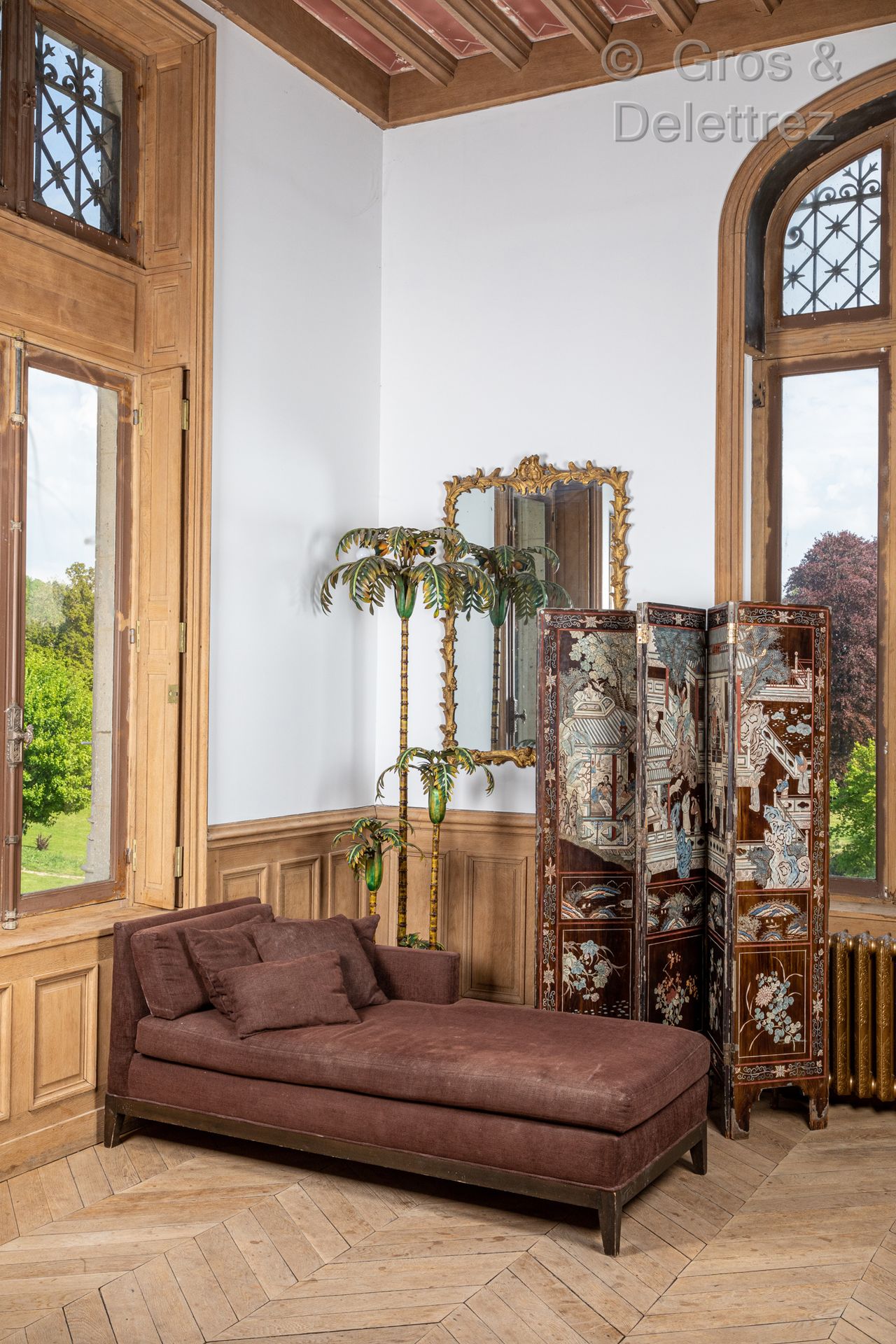 Null Espejo de madera tallada y dorada decorado con palmeras rodeadas de una gui&hellip;