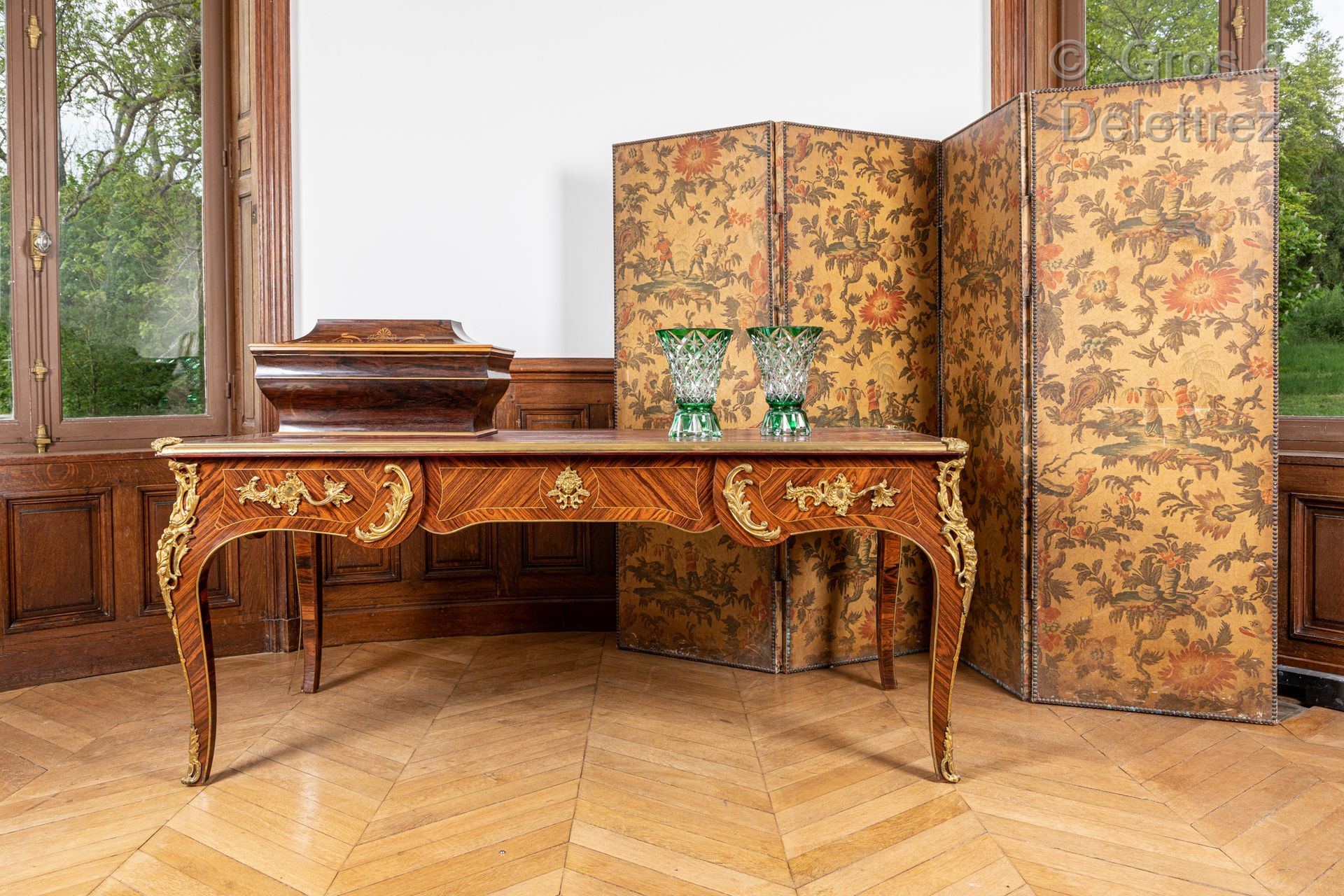 Null Großer, flacher Schreibtisch aus Palisanderfurnier mit hellen Holzfilets, d&hellip;