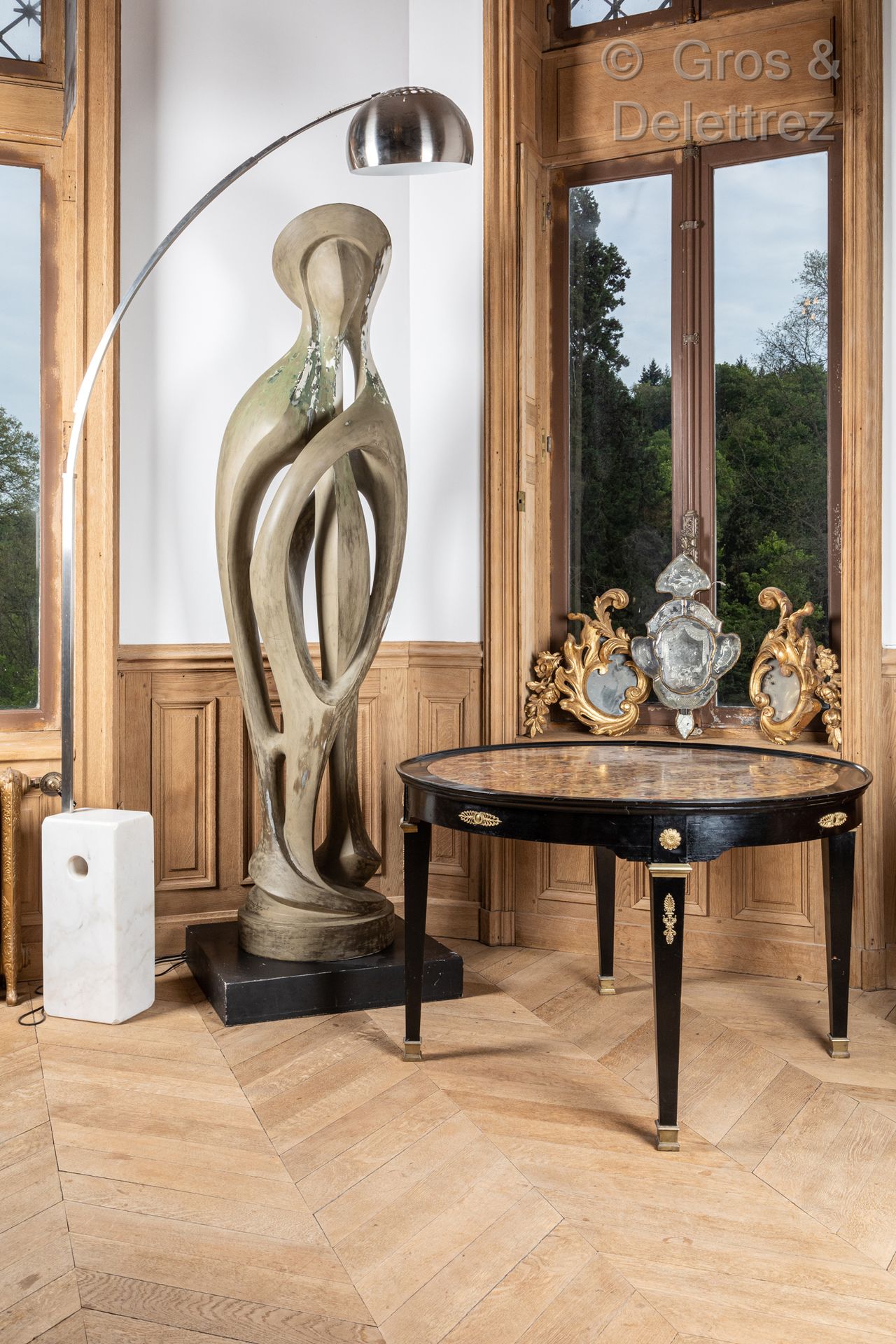 Null 一对雕刻和镀金的木质装饰件，镜面背景上有大的刺桐树卷轴和花朵。

路易十五时期

高：38厘米 - 宽：59厘米