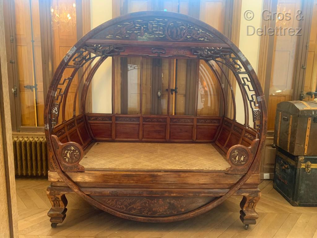 CHINE Bed of rest or opium in exotic wood with inlaid decoration of mother-of-pe&hellip;