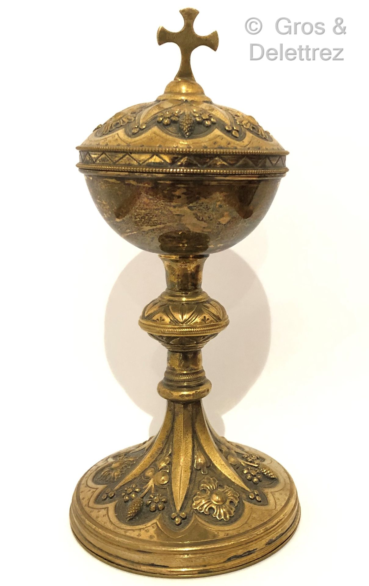 Null Covered chalice in vermeil with rich decoration with the repoussé of flower&hellip;