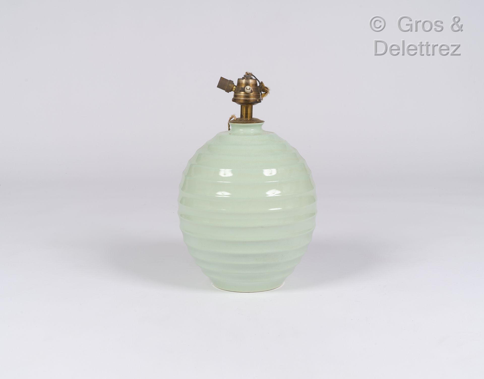 Null Villeroy und Boch

Bedeutende geriffelte Lampe aus grün glasierter Keramik.&hellip;