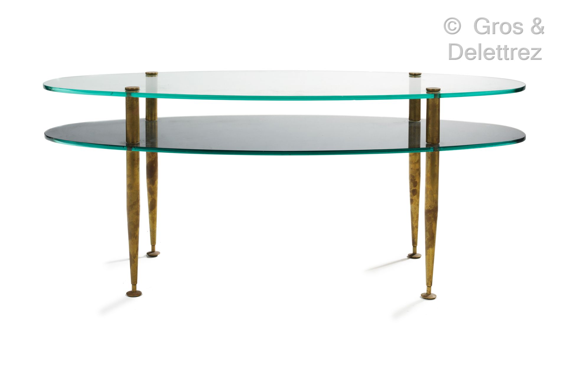 Null Fontana ARTE, 归属于

茶几，有两个叠加的玻璃顶，黄铜底座

约1960年

高：45厘米，宽：104厘米，深：44厘米

(玻璃中的芯&hellip;