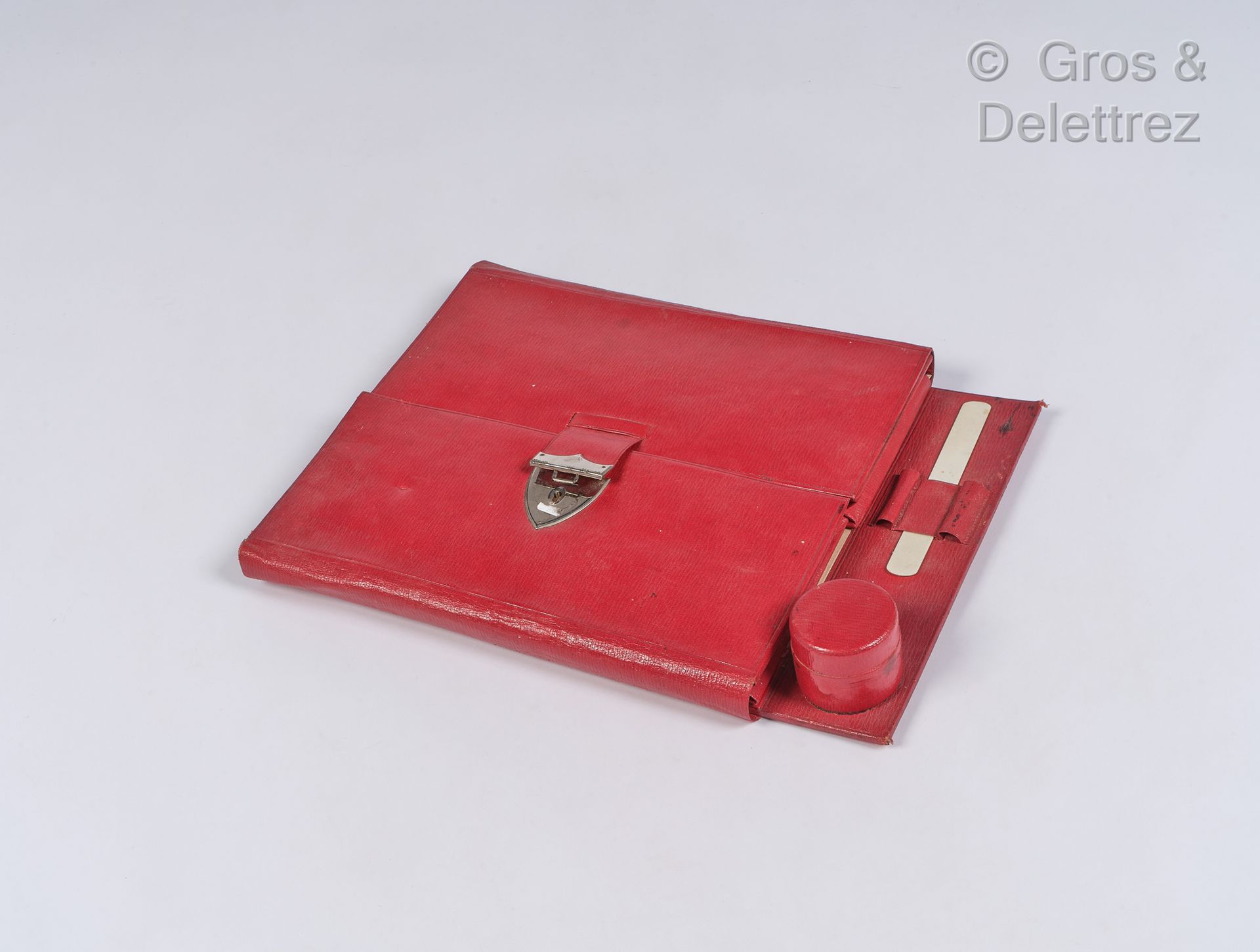 Null French work

Red leather desk set

30 x 39 cm