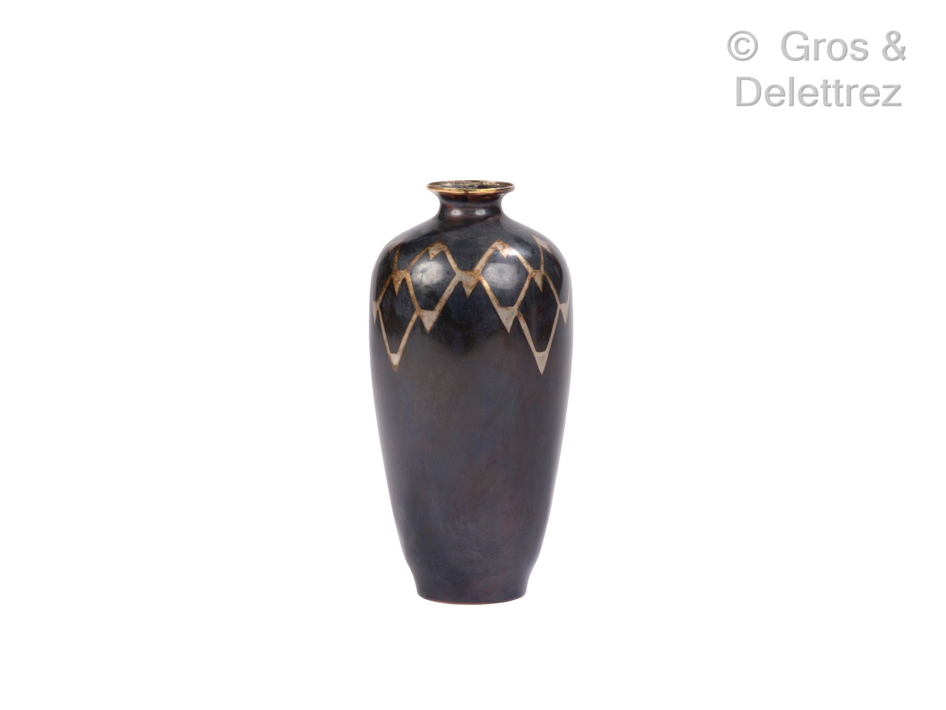 Null CHRISTOFLE Piriform铜器花瓶，黑色古铜色背景上有银色几何蜂窝图案，有签名和编号 高：15厘米