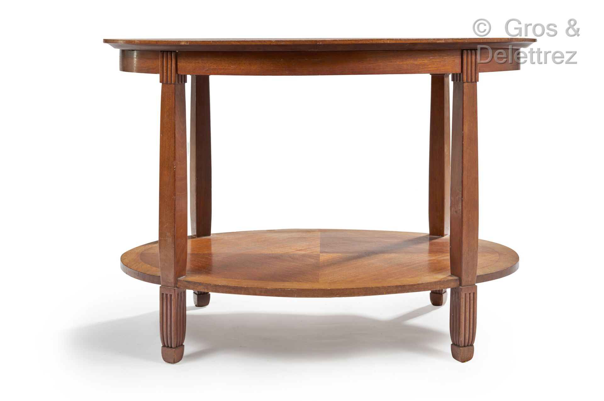 Null 路易斯-苏(1875-1968)和安德烈-马雷(1885-1932)

桃花心木贴面基座桌，有两个椭圆形的桌面，放置在四个底部有凹槽的直柱上

约19&hellip;