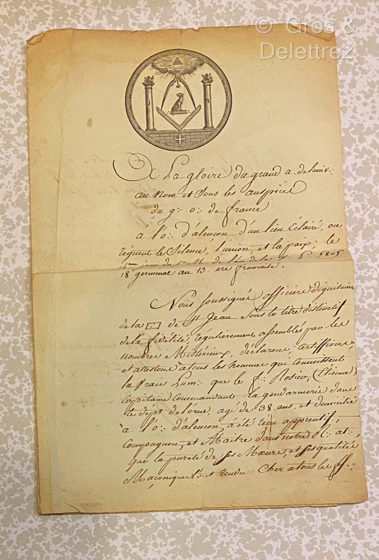 Null "共济会］

证明居住在阿朗松的奥恩省宪兵队队长艾蒂安-罗西埃（Etienne Rosier）获得学徒、伙伴和共济会大师的证书手稿。

该文件以印刷的&hellip;