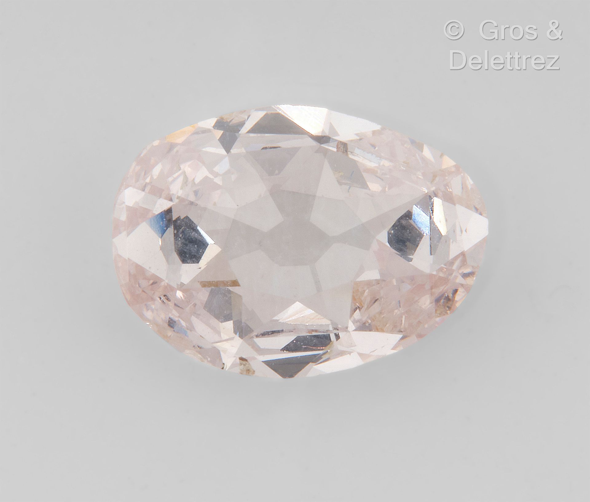 Null Oval rose-cut diamond on paper. Weight : 1.10 carat. Color: Fancy Pink. Cla&hellip;