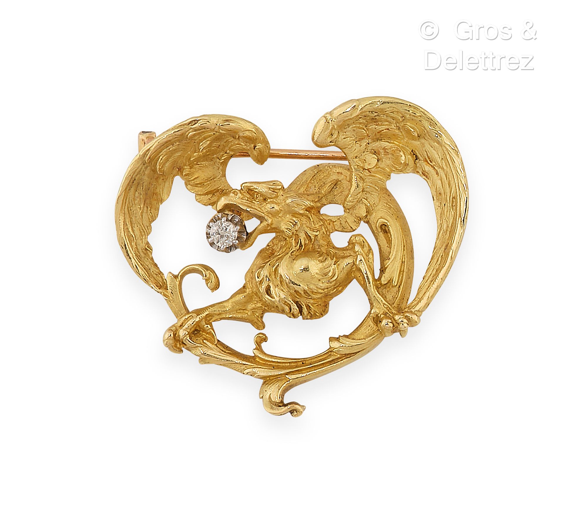 Null Carved yellow gold "Chimera" brooch, holding a brilliant-cut diamond. Dimen&hellip;