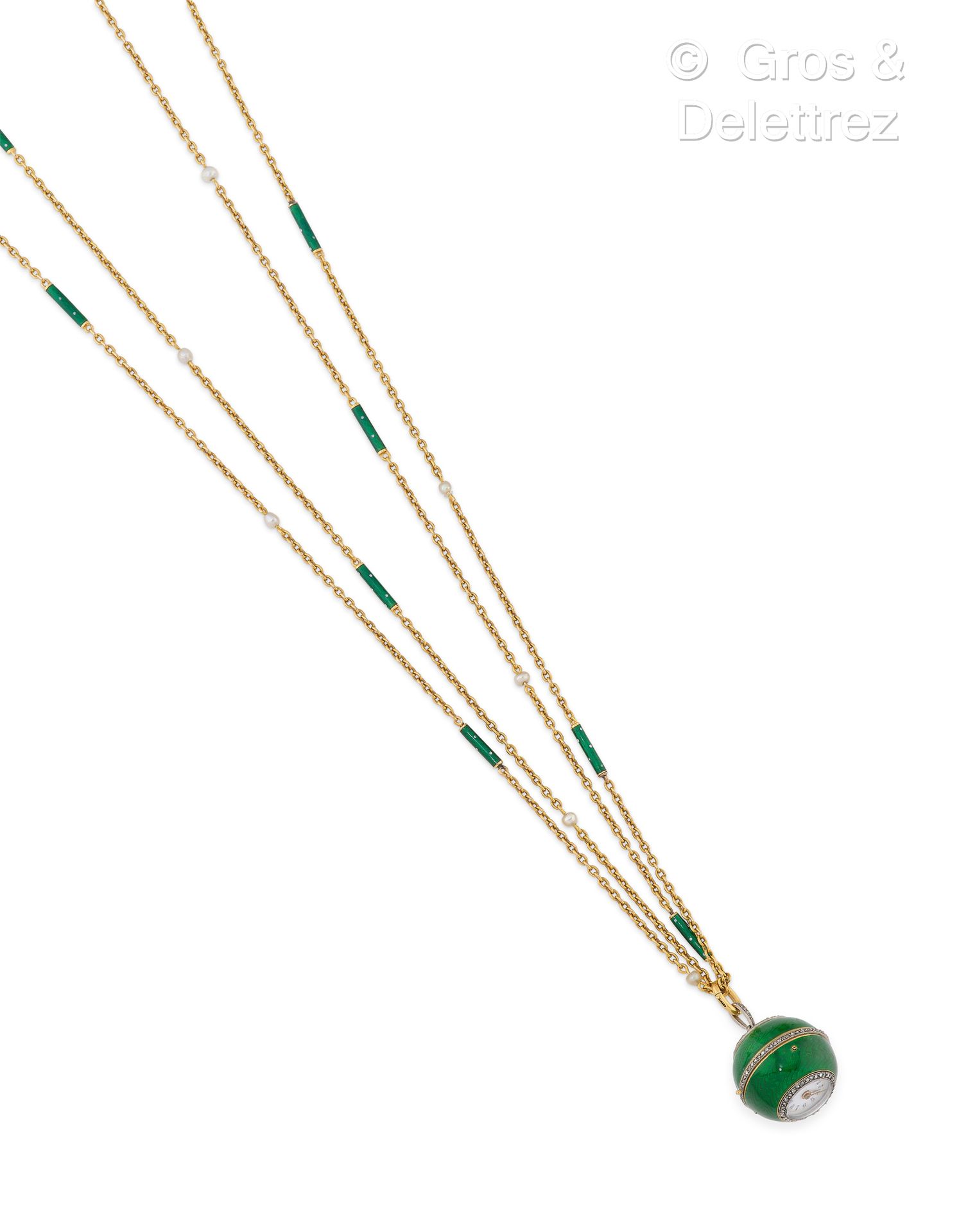 Null 黄金（14K）长项链，装饰有珐琅棒，与珍珠交替。它承载着一只完全珐琅化的铂金和银质球表，并镶嵌着玫瑰切割钻石（机械机芯）。19世纪的作品。对珐琅质的意&hellip;