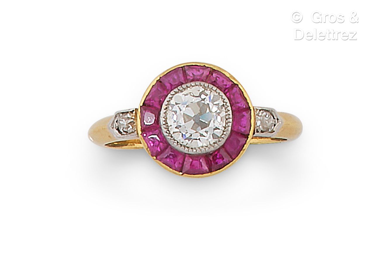 Null 黄金戒指，在校准的红宝石中镶嵌一颗老式切割钻石。 钻石的重量：0.60克拉。 手指大小：46.毛重：2.8克。