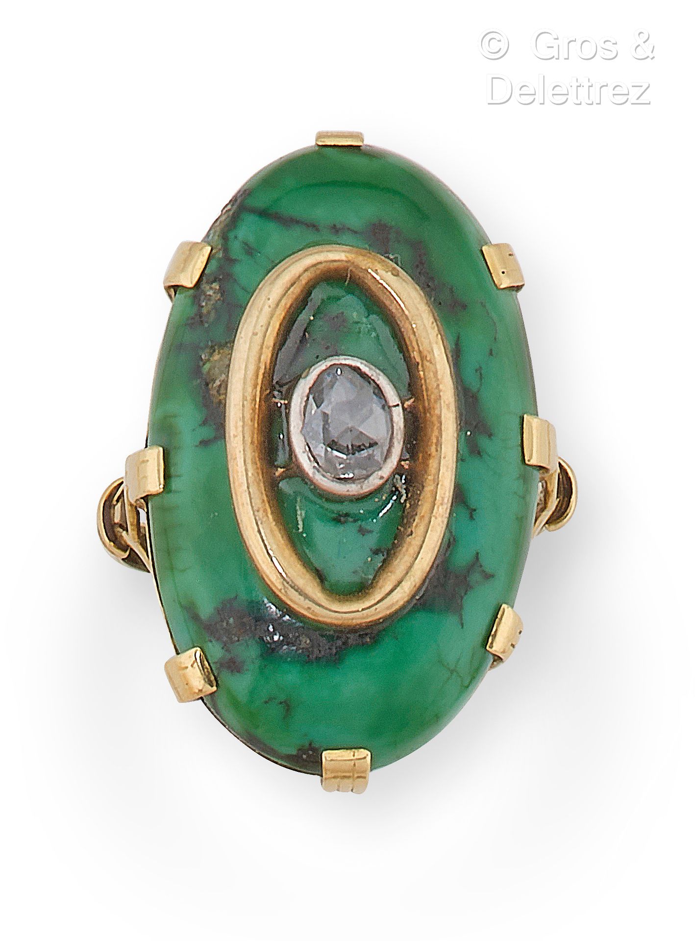 Null 凸圆形绿松石的黄金戒指，中间镶嵌着黄金和一颗玫瑰式切割钻石。手指大小：57。

P.毛重：10.7克。