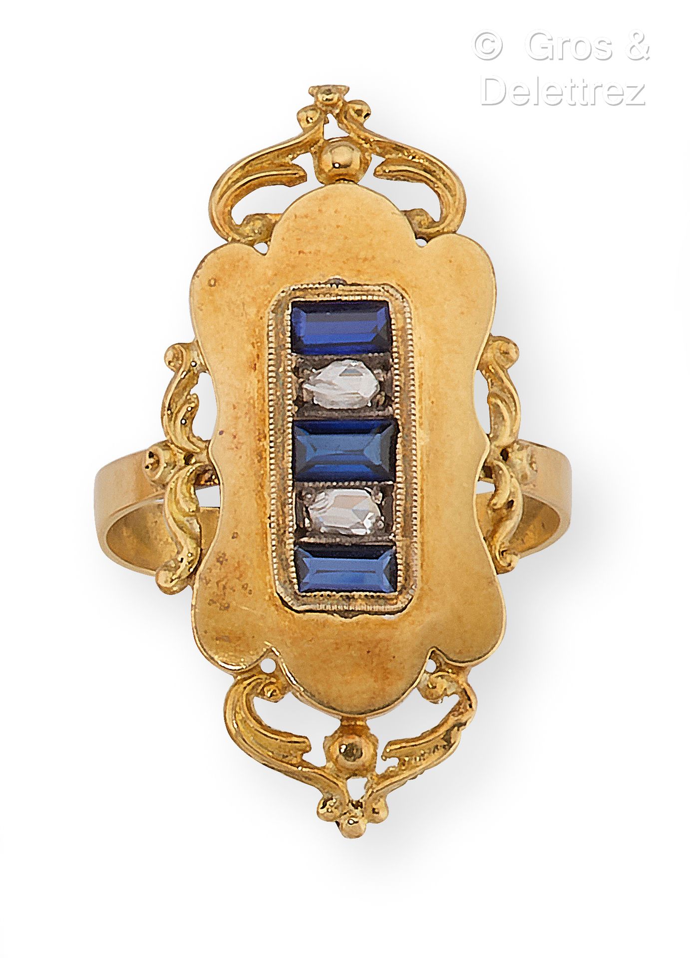 Null 黄金戒指上镶嵌着冠状的玫瑰式切割钻石，与校准的蓝色宝石交替使用。手指大小：58。毛重：3.6克。