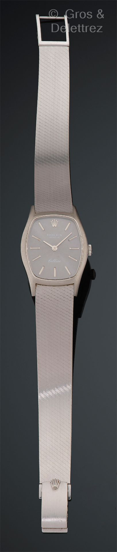 ROLEX "Cellini" - Wrist watch in white gold, tonneau case (26 x 22 mm), silver d&hellip;