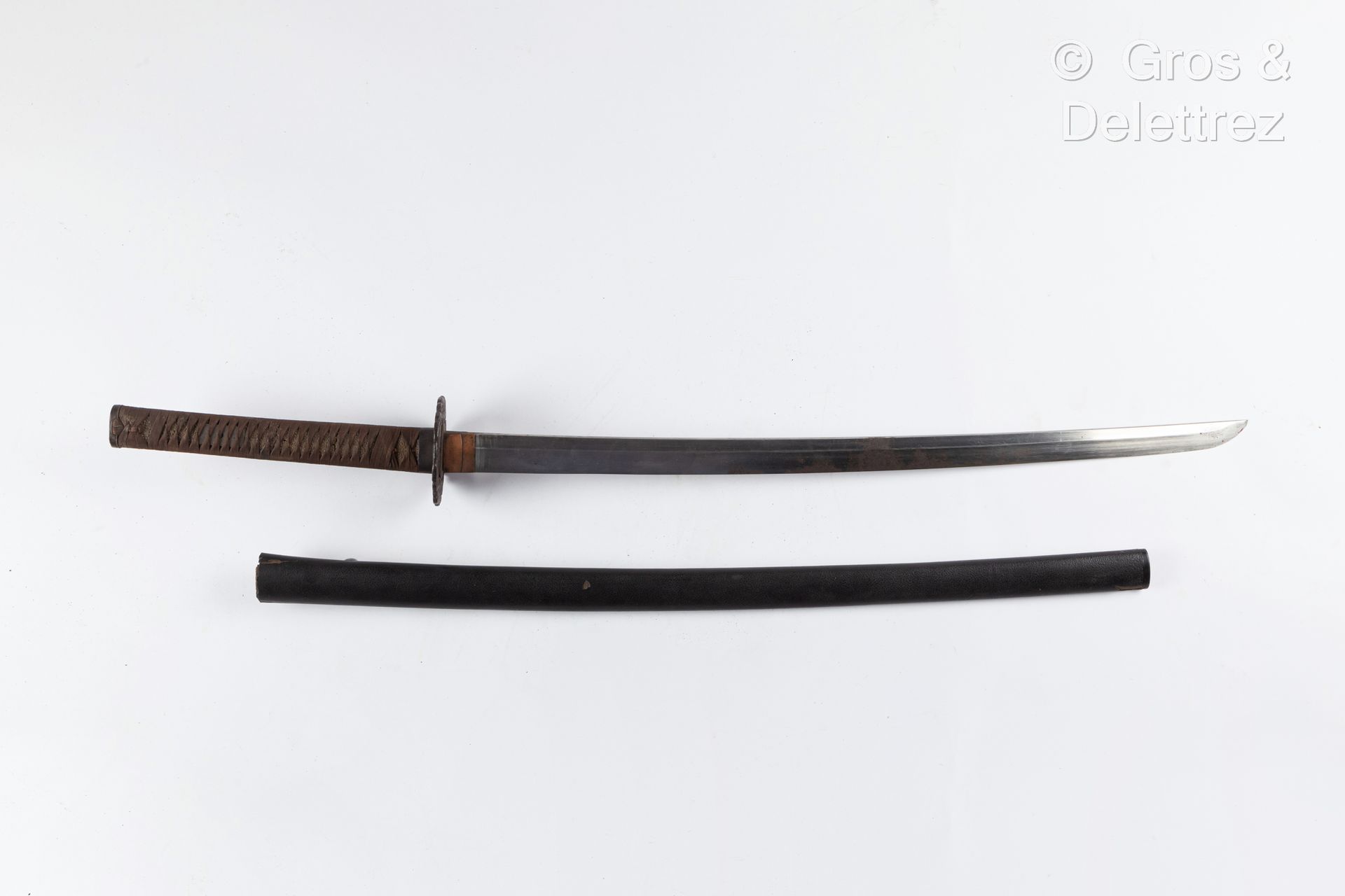 Null Sabre japonais, katana.

Longueur : 98 cm – longueur de la lame : 64 cm (pi&hellip;