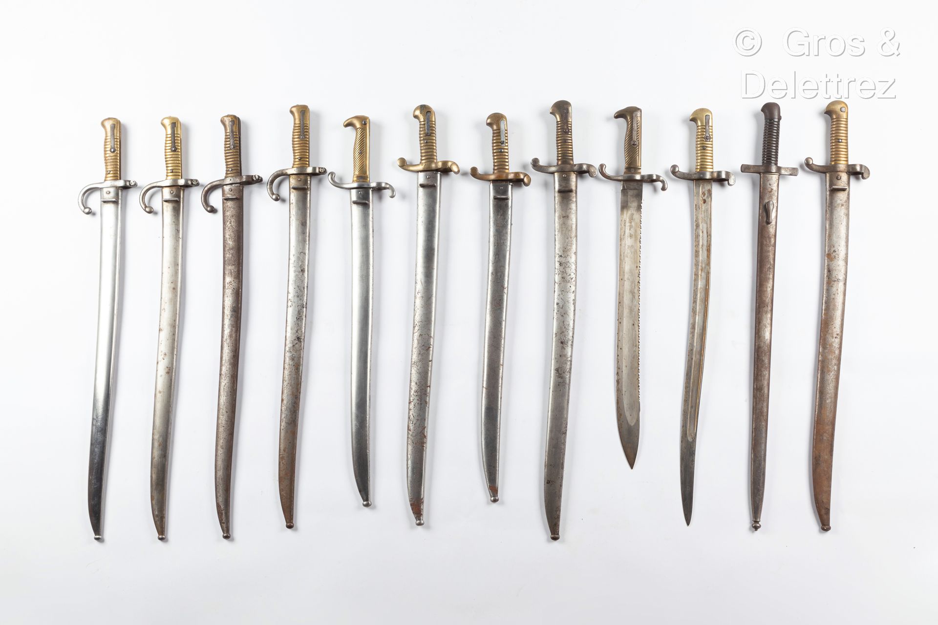 Null Dreyse du Génie刺刀剑，锯齿状剑身。不带刀鞘。