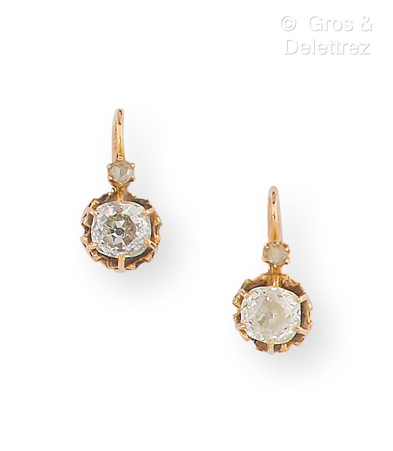 Null Ein Paar "Dormeuses" aus Gelbgold, verziert mit Diamanten im Rosenschliff, &hellip;
