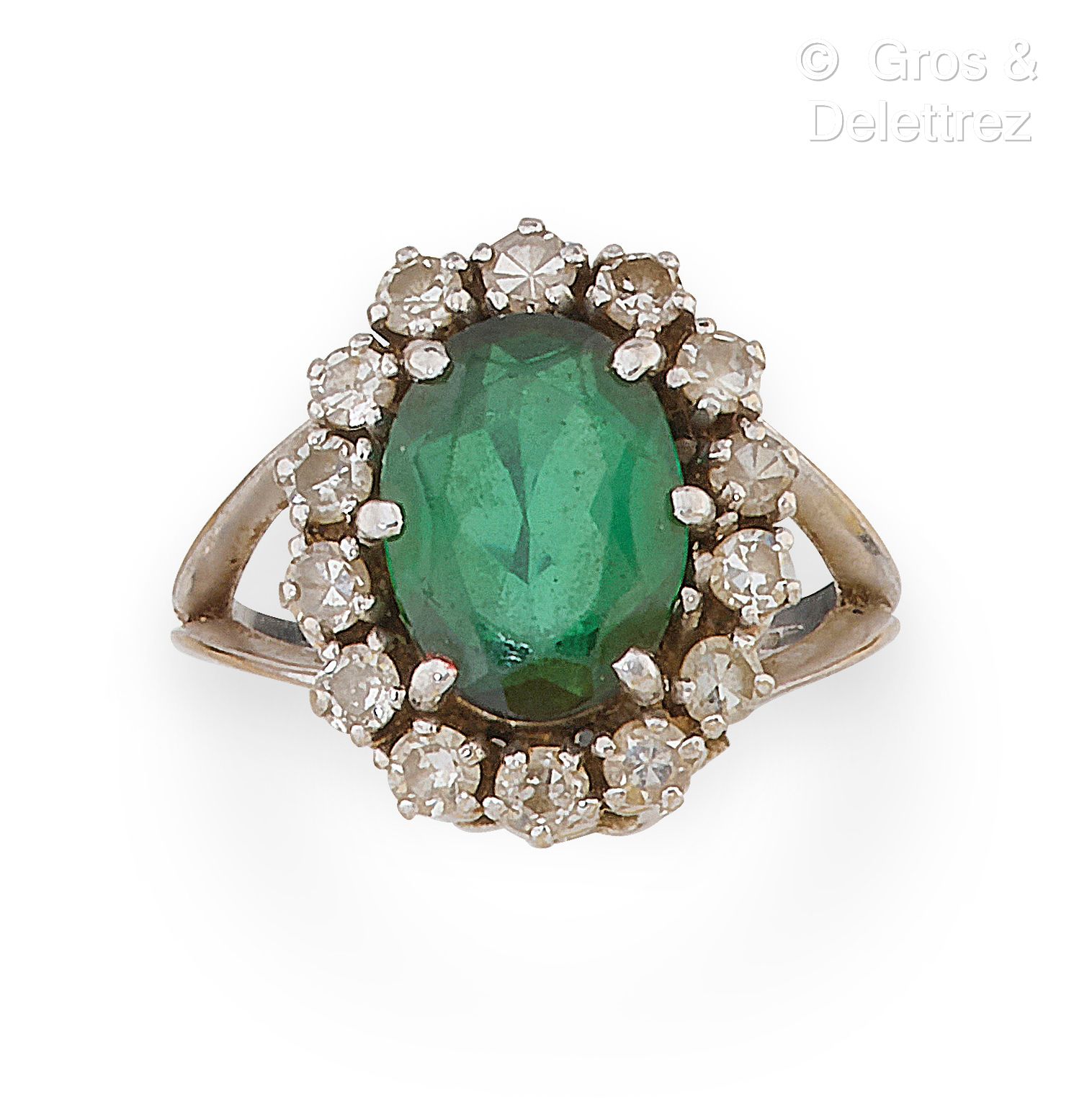 Null 黄金和铂金 "Marguerite "戒指，在明亮式切割钻石中镶嵌绿色碧玺。手指大小：52。毛重：7.1克。