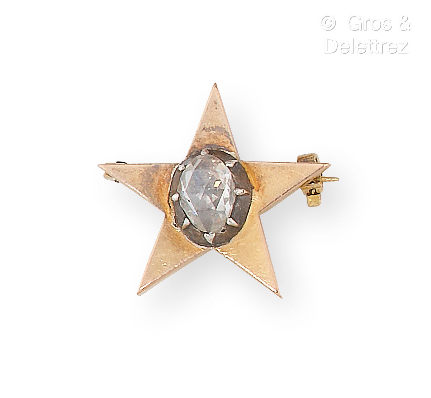 Null 黄金和银制 "星 "形胸针，上面有一个冠状的玫瑰切割钻石。长度：2厘米。毛重：3克。