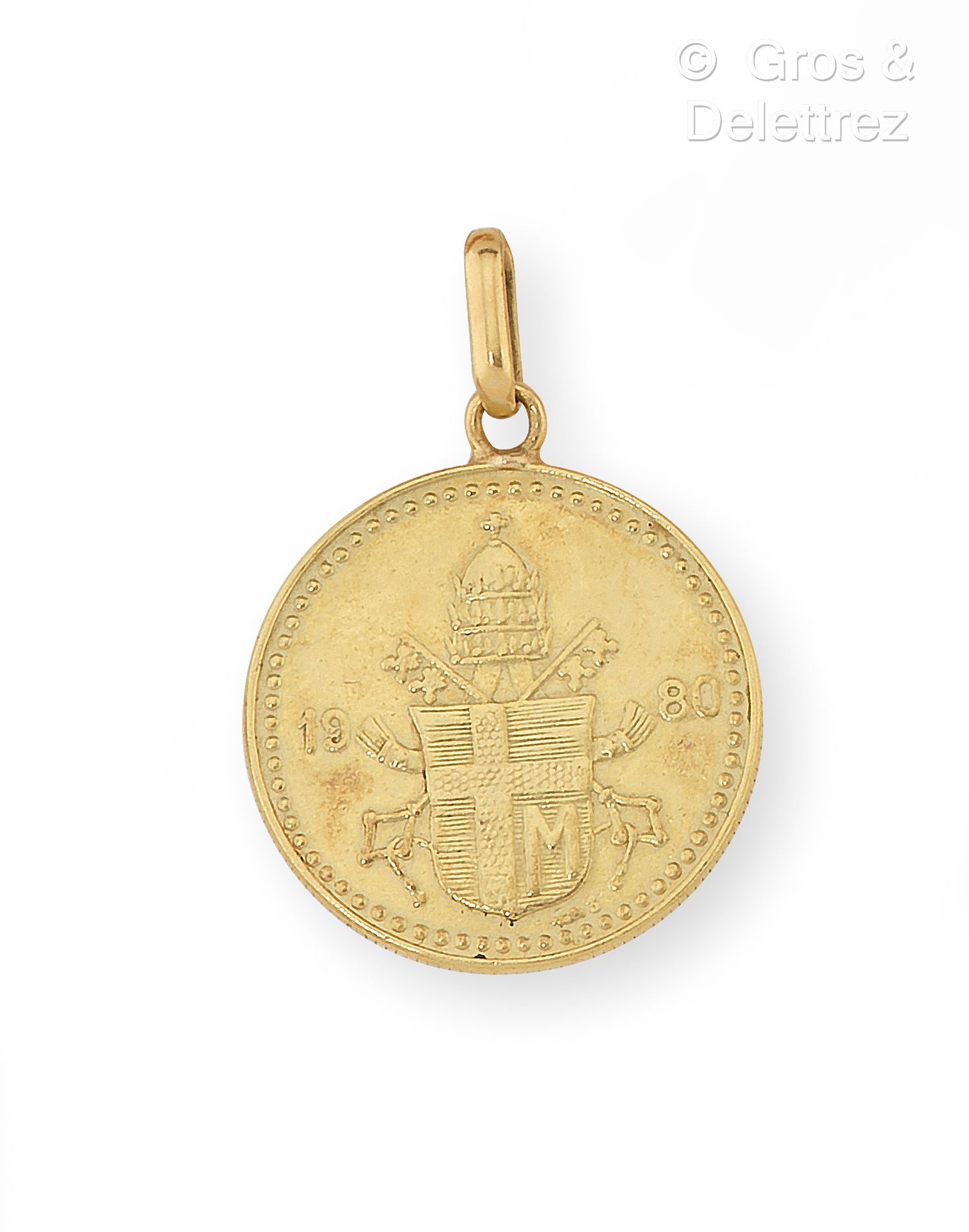 Null 黄金吊坠，手持代表约翰-保罗二世的奖章。长度：3厘米。D. 7g.