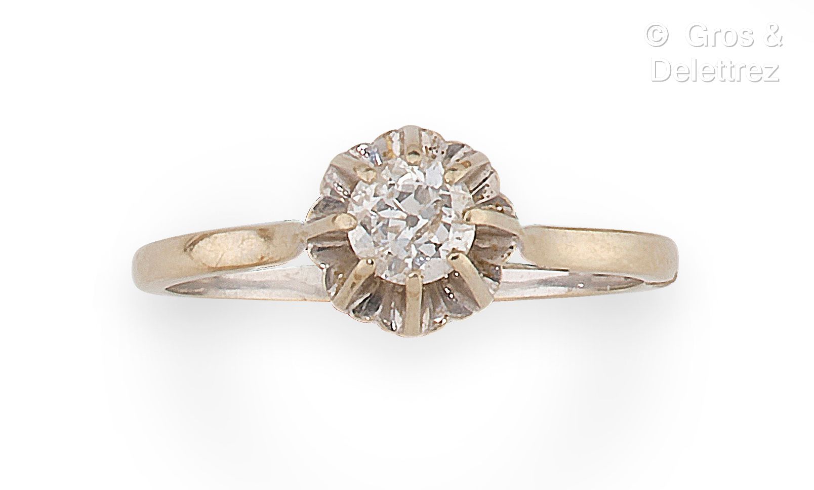 Null 白金 "单钻 "戒指，镶有一颗半切钻石。 
钻石的重量：0.45克拉。 
手指大小：60。毛重：2.9克。