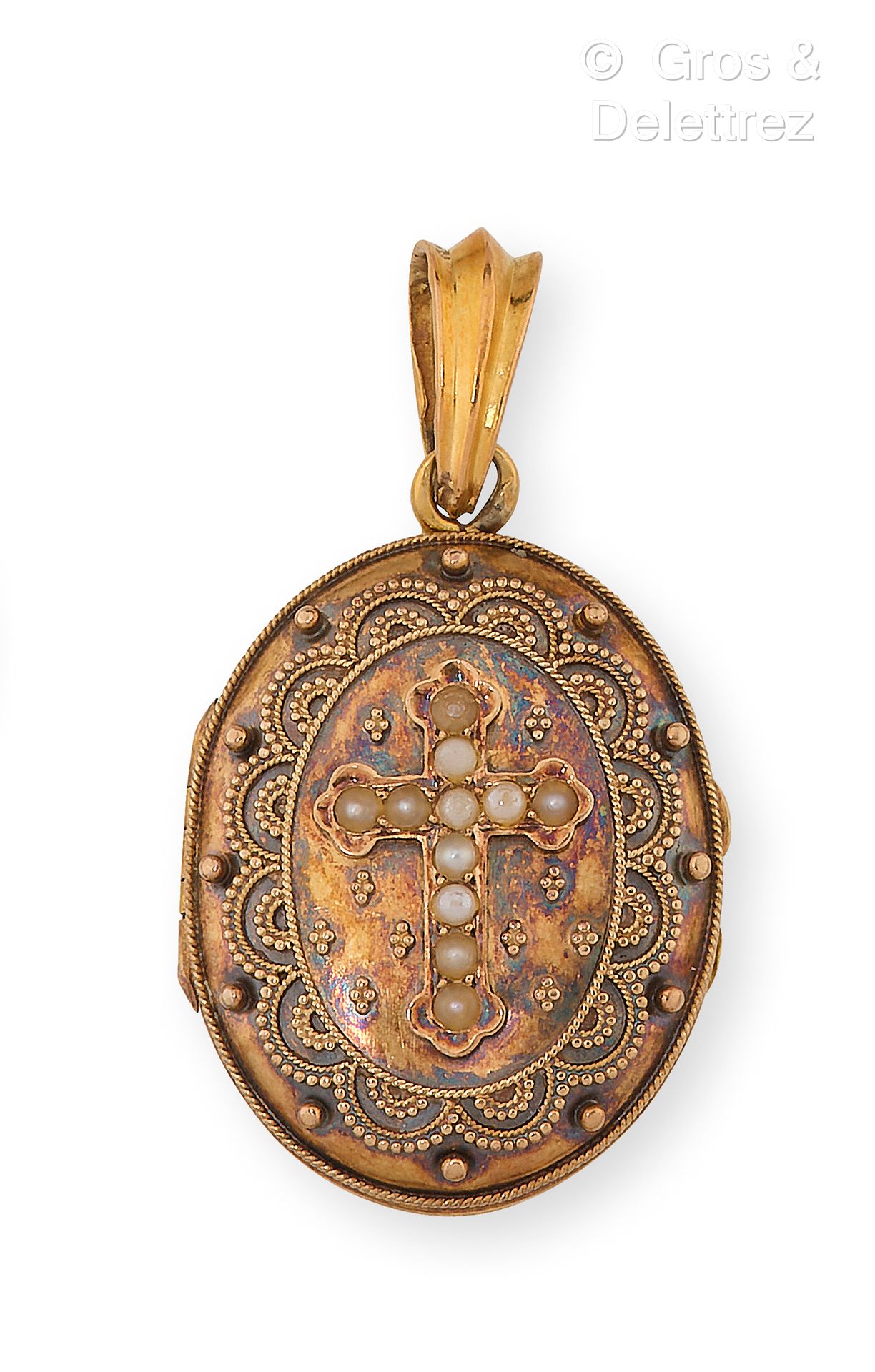 Null 黄金 "Porte-souvenir "吊坠，十字架上镶嵌着精致的珍珠，周围是多棱镜珍珠。长度：3.2厘米。毛重：12.1克。