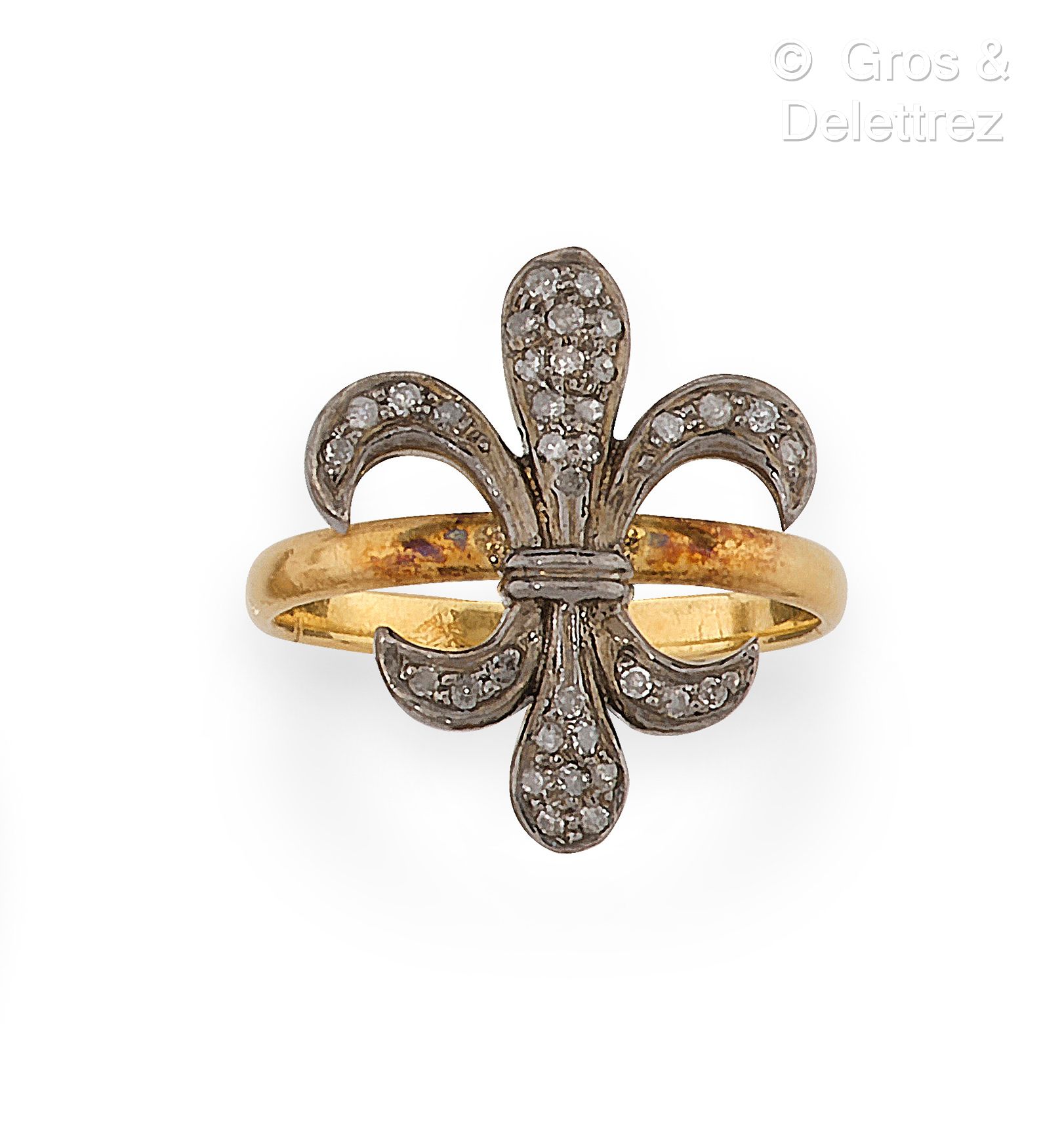 Null Fleur de lys "黄金和银戒指。设计上镶嵌了明亮式切割的钻石。手指大小：52。毛重：2.9克。