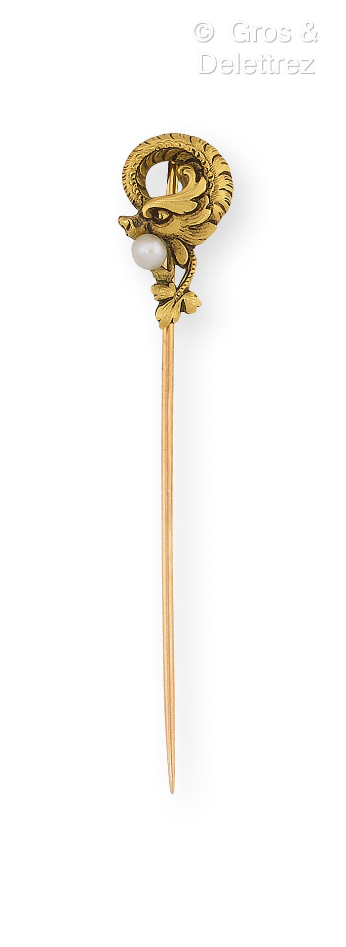 Null Epingle de cravate en or jaune, surmontée d’une chimère sculptée retenant d&hellip;