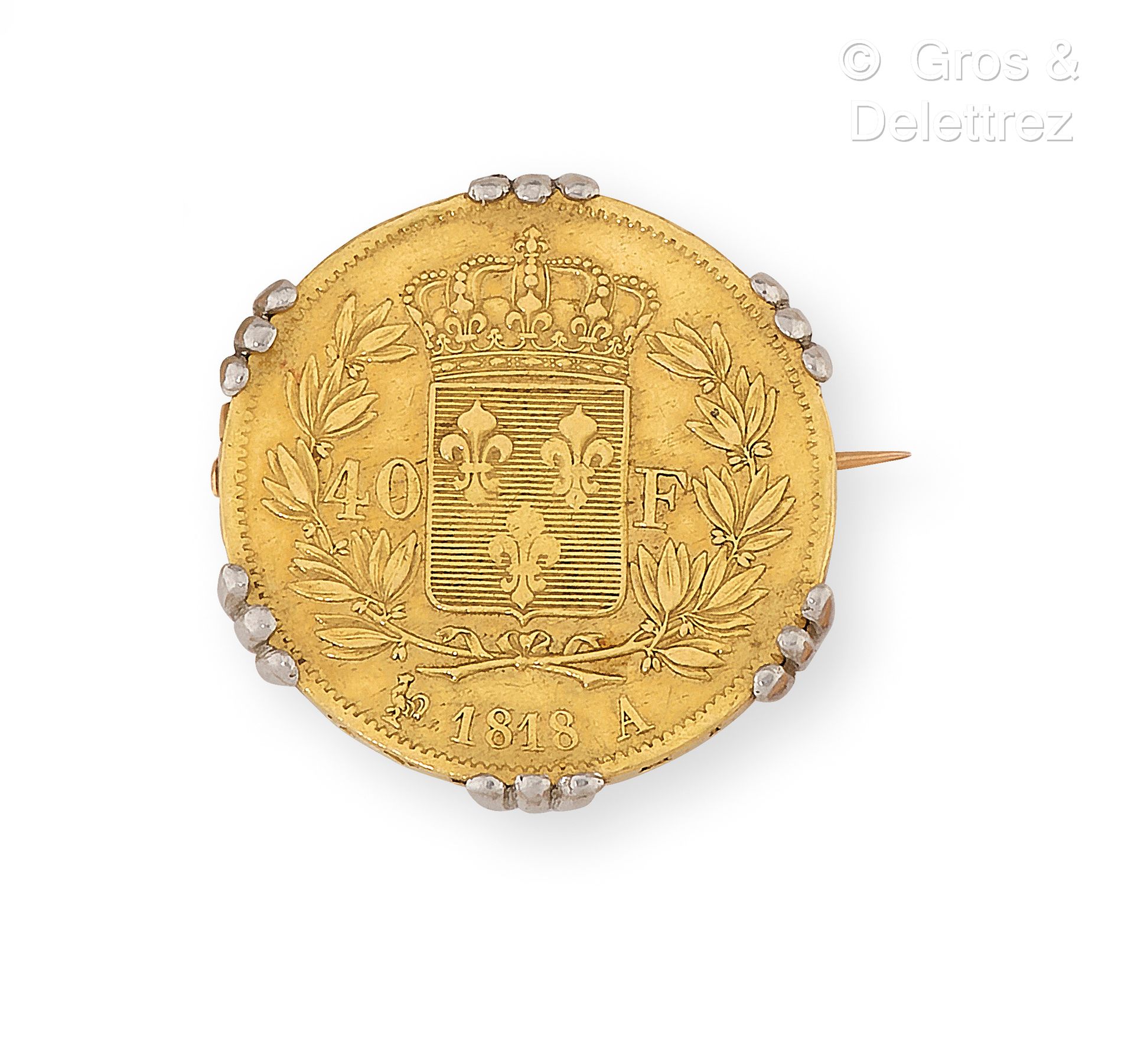 Null 一枚黄金和铂金圆形胸针，上面有一枚1818年的40法郎硬币。直径：27.5厘米。D. 17,7g。