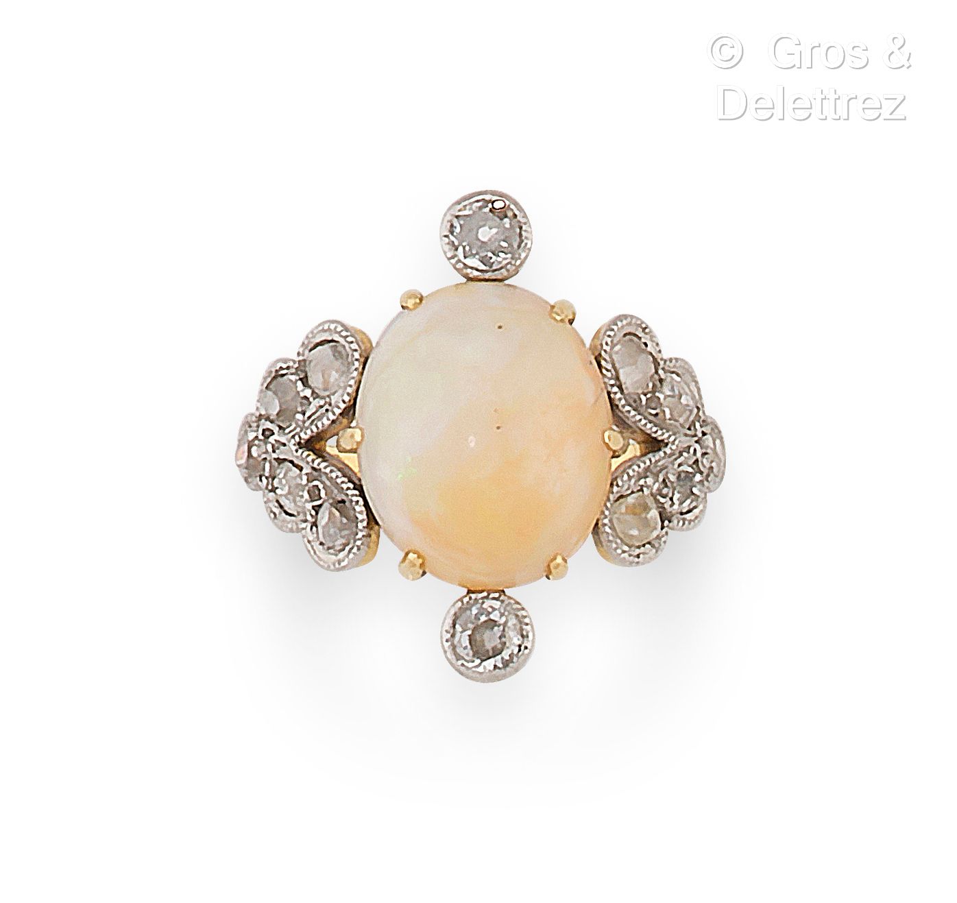Null Bague en or jaune et platine, ornée d’un cabochon d’opale épaulé de diamant&hellip;