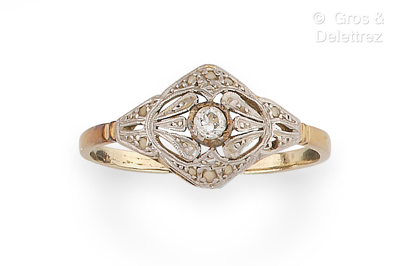 Null Yellow gold and platinum ring, set with a brilliant-cut diamond surrounded &hellip;