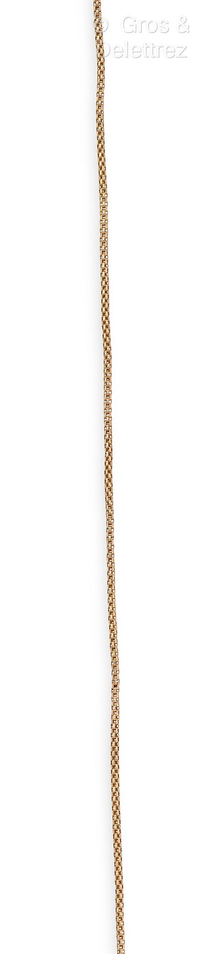 Null Fine chain in yellow gold with Venetian mesh. Length : 78 cm. P. 5,5g.