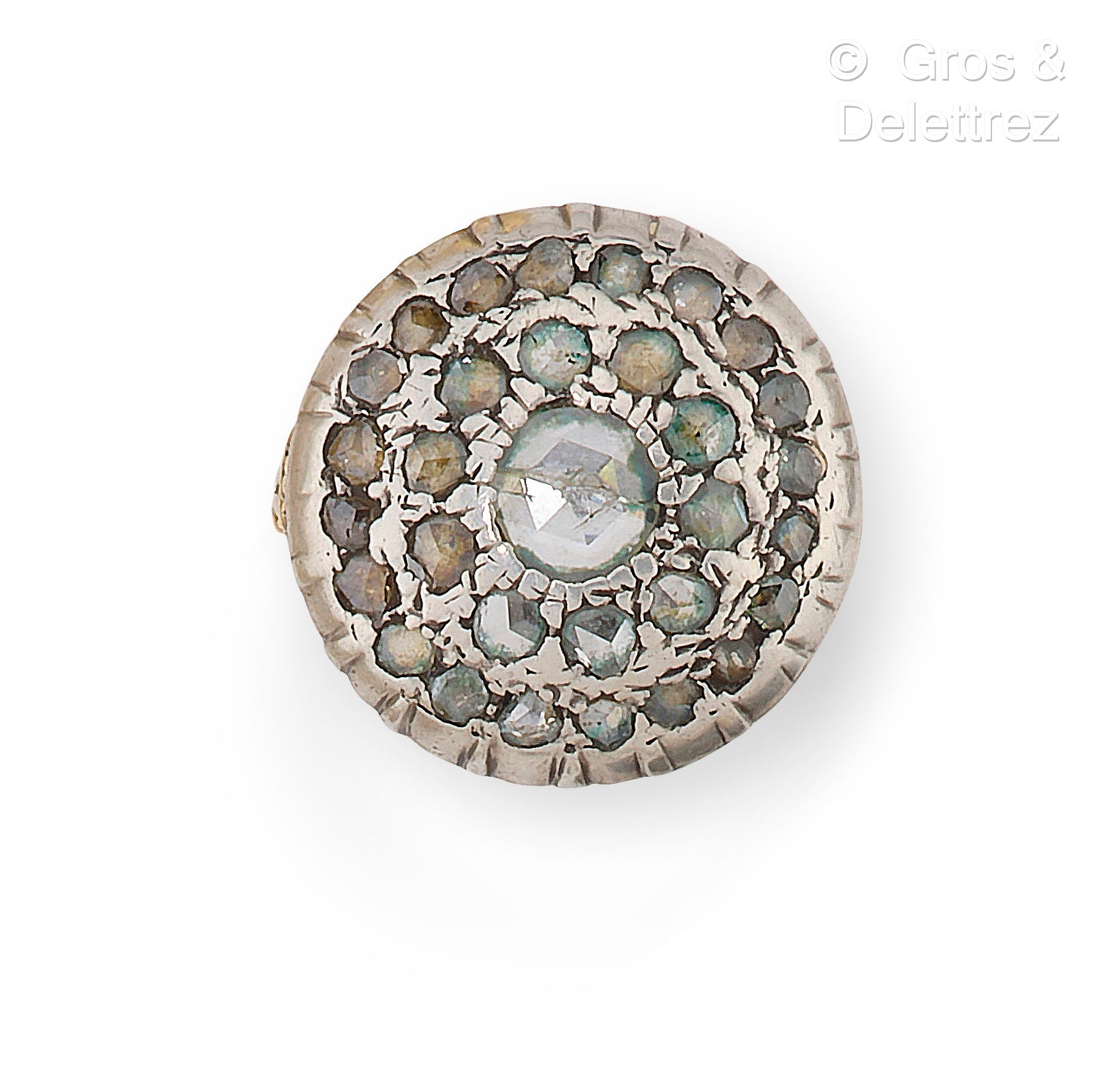 Null 黄金和银戒指，镶嵌玫瑰式切割钻石（意外）和两个 "贝壳 "图案。手指大小：55。毛重：7.3克。
